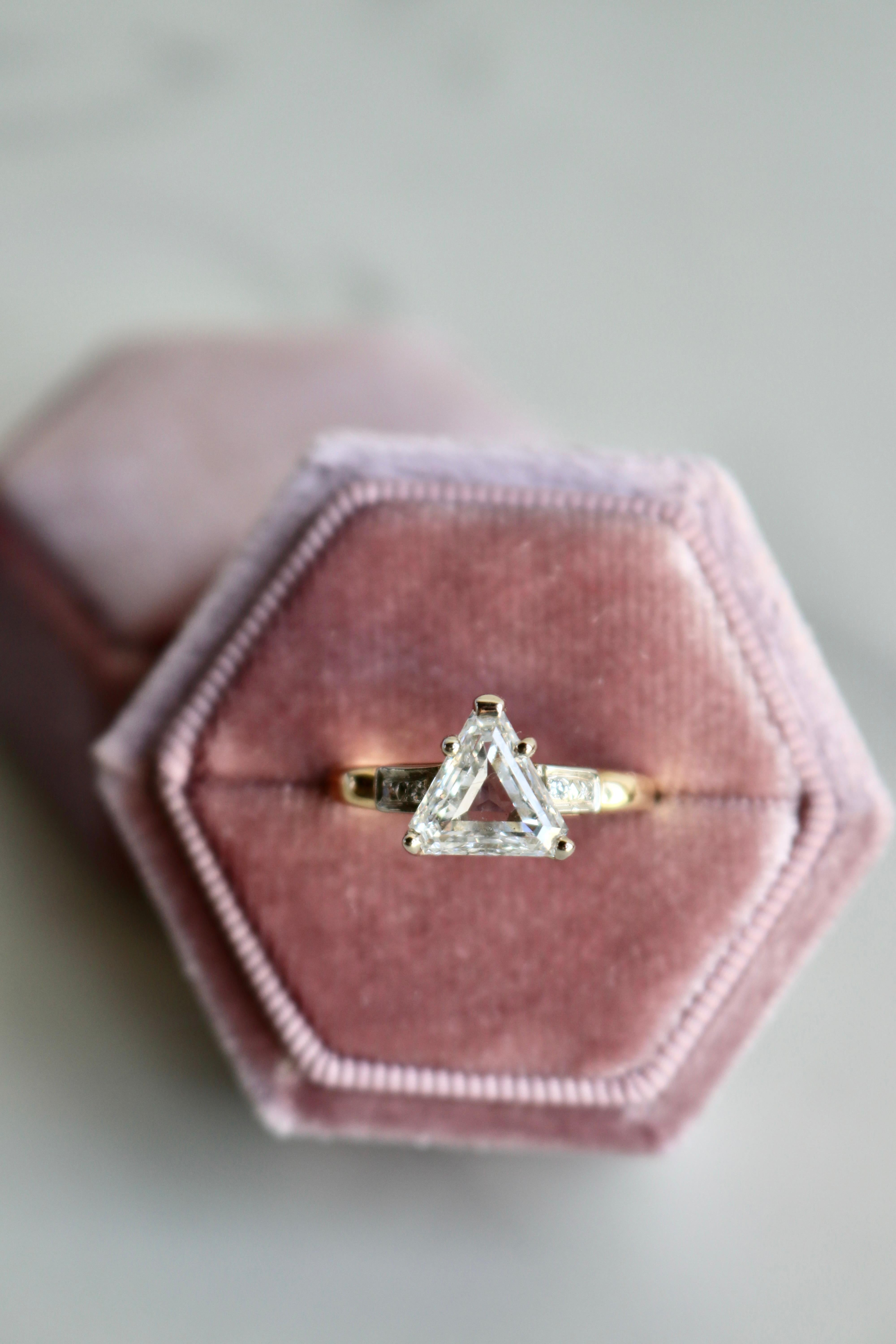 Retro GIA 1.81 Carat Triangular Cut Diamond 14k Gold Ring For Sale 1