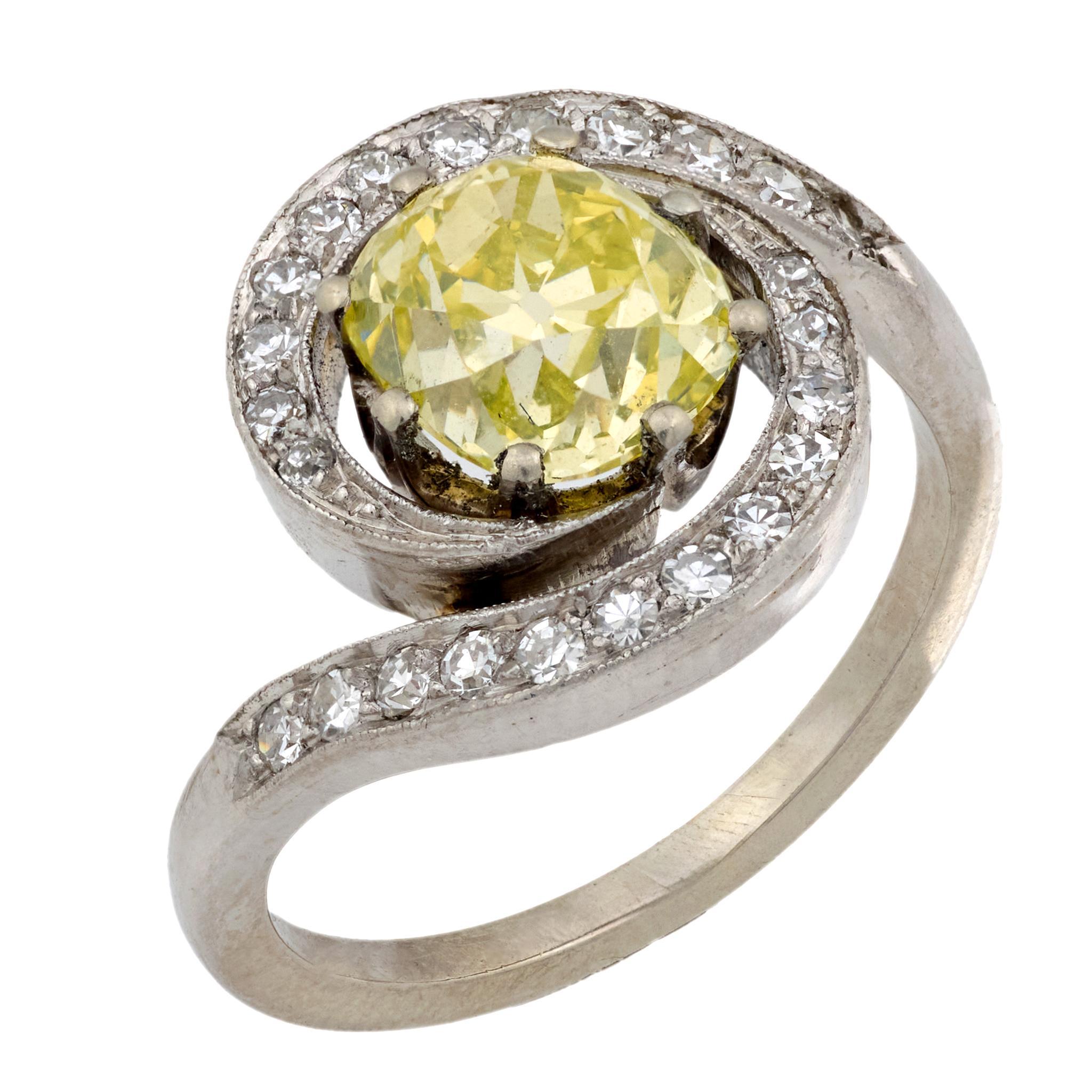 Bague rétro GIA 2,08 carats diamant jaune fantaisie 14k or blanc tourbillon en vente