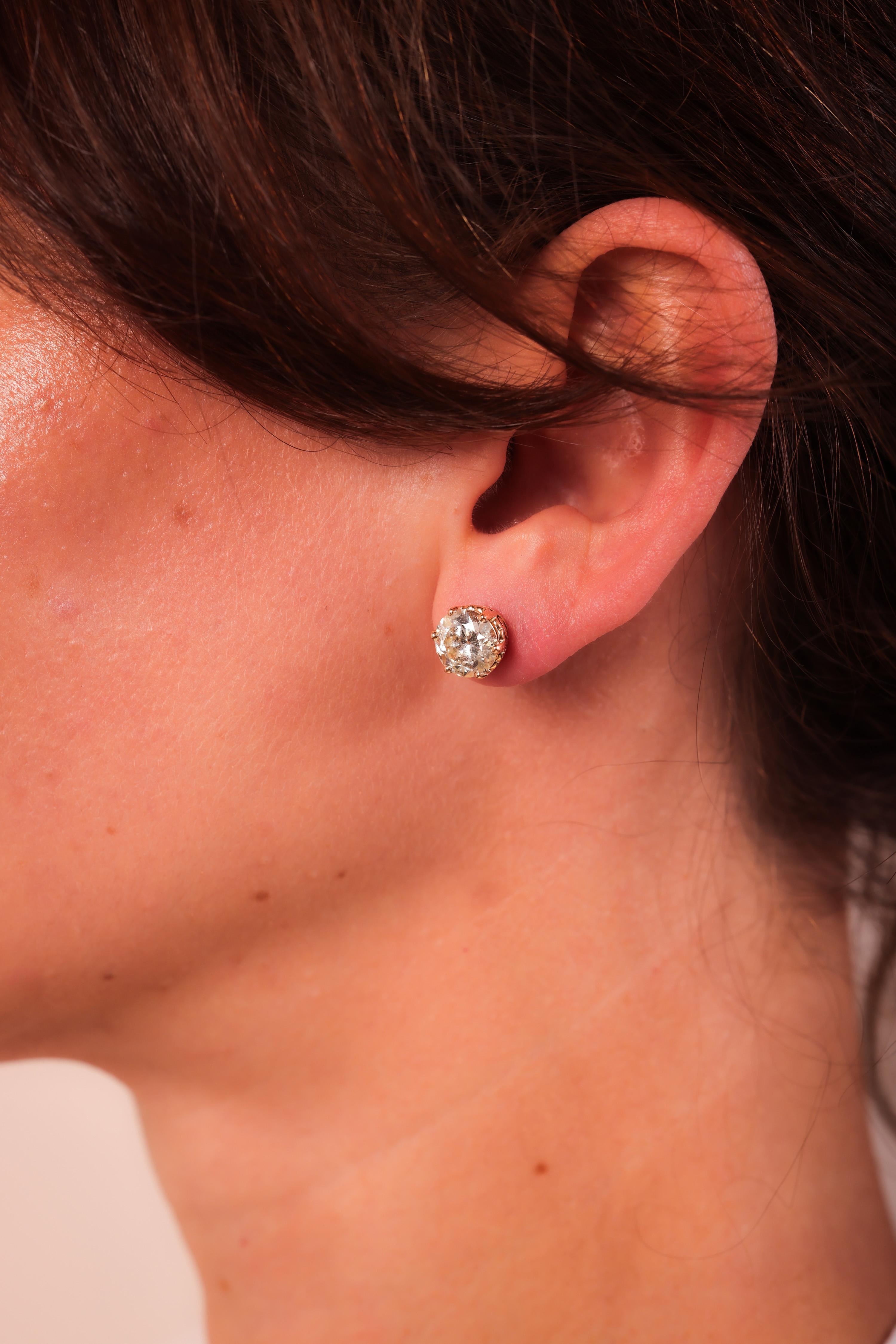 Retro GIA 3,96 Karat Diamant Gesamtgewicht 18K Gelbgold Ohrstecker im Zustand „Hervorragend“ im Angebot in Beverly Hills, CA