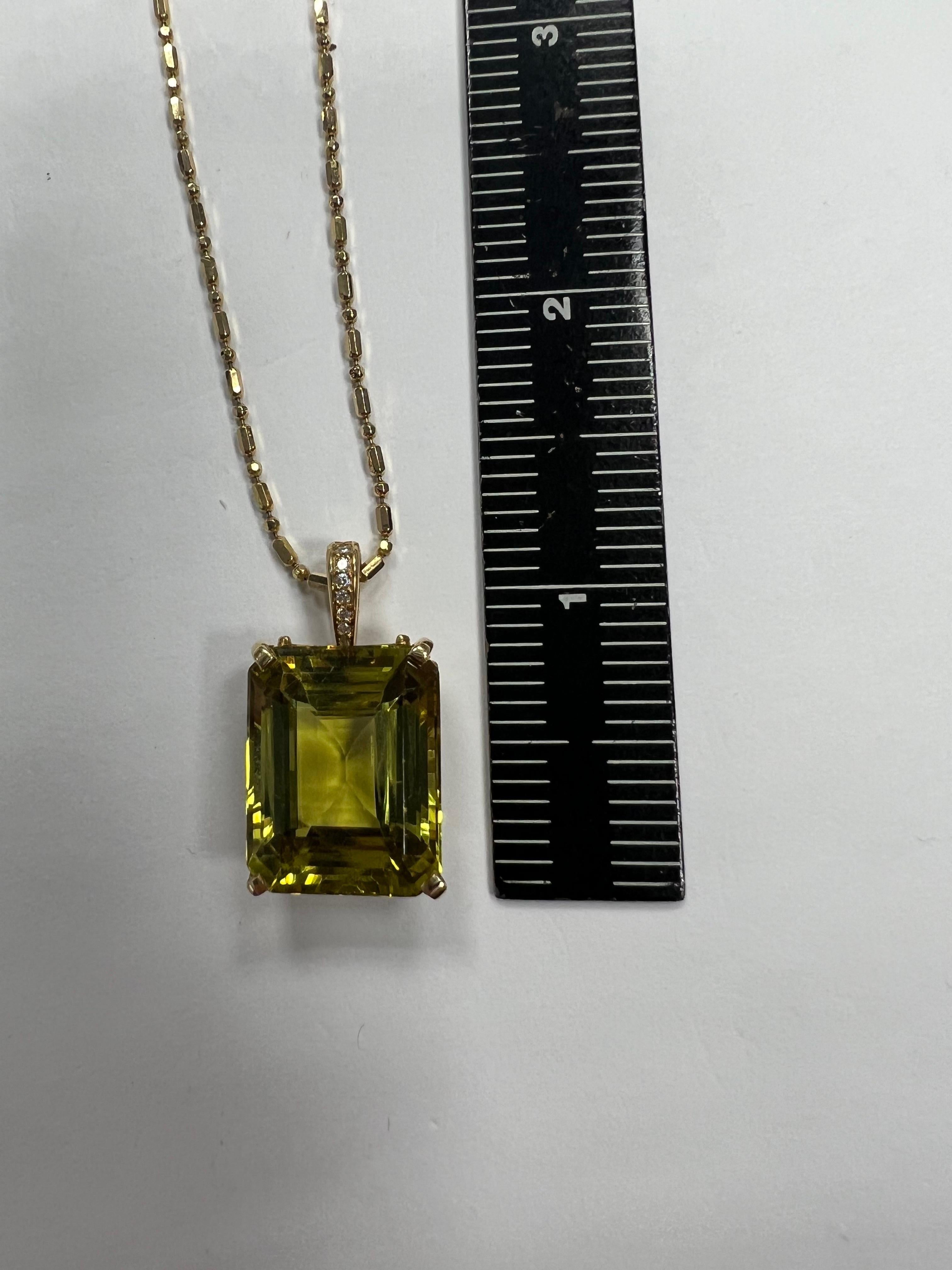 Retro GIA Certified 23.67 Carat Greenish Yellow Natural Chrysoberyl Gold Pendant For Sale 4