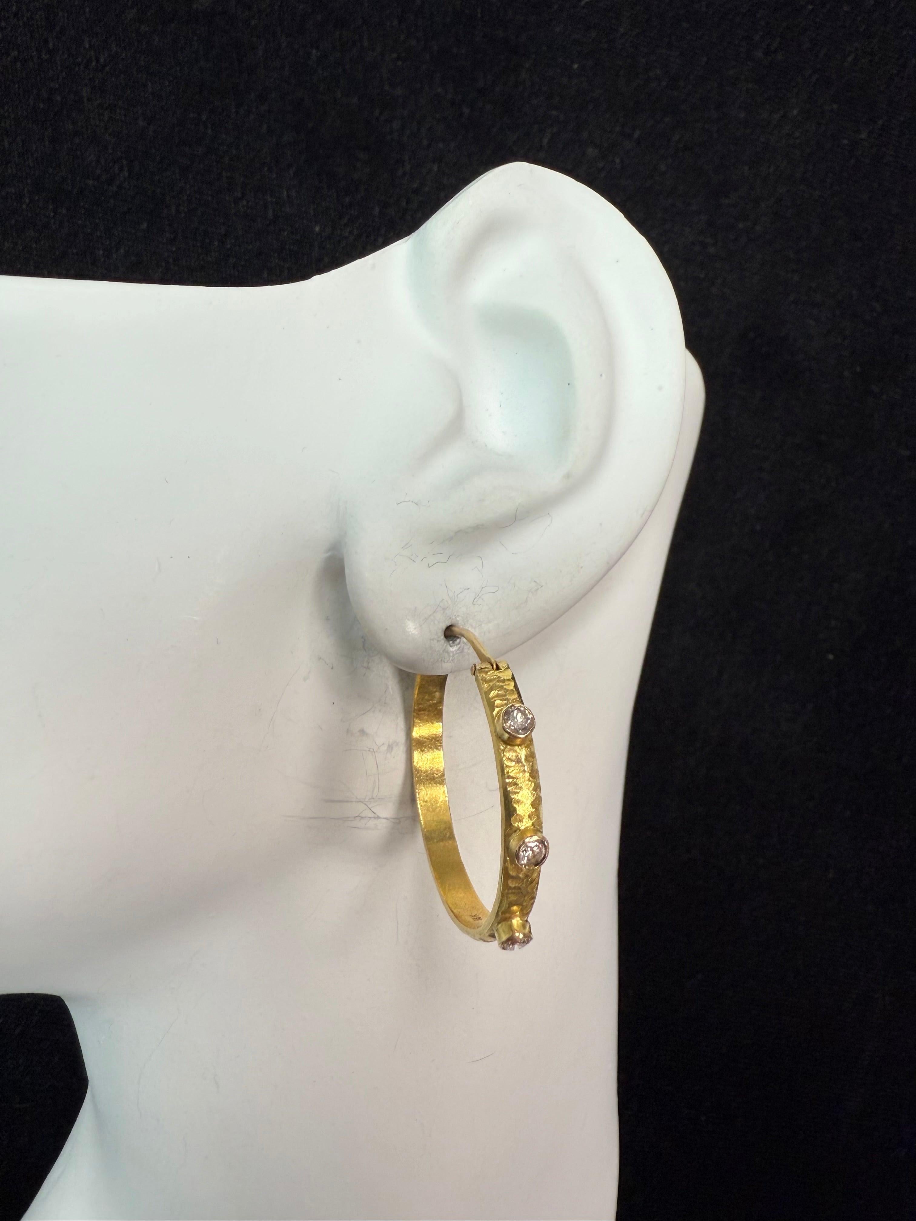Round Cut Retro Gold 0.30 Carat Natural Colorless Diamond Hammered Hoop Earrings For Sale