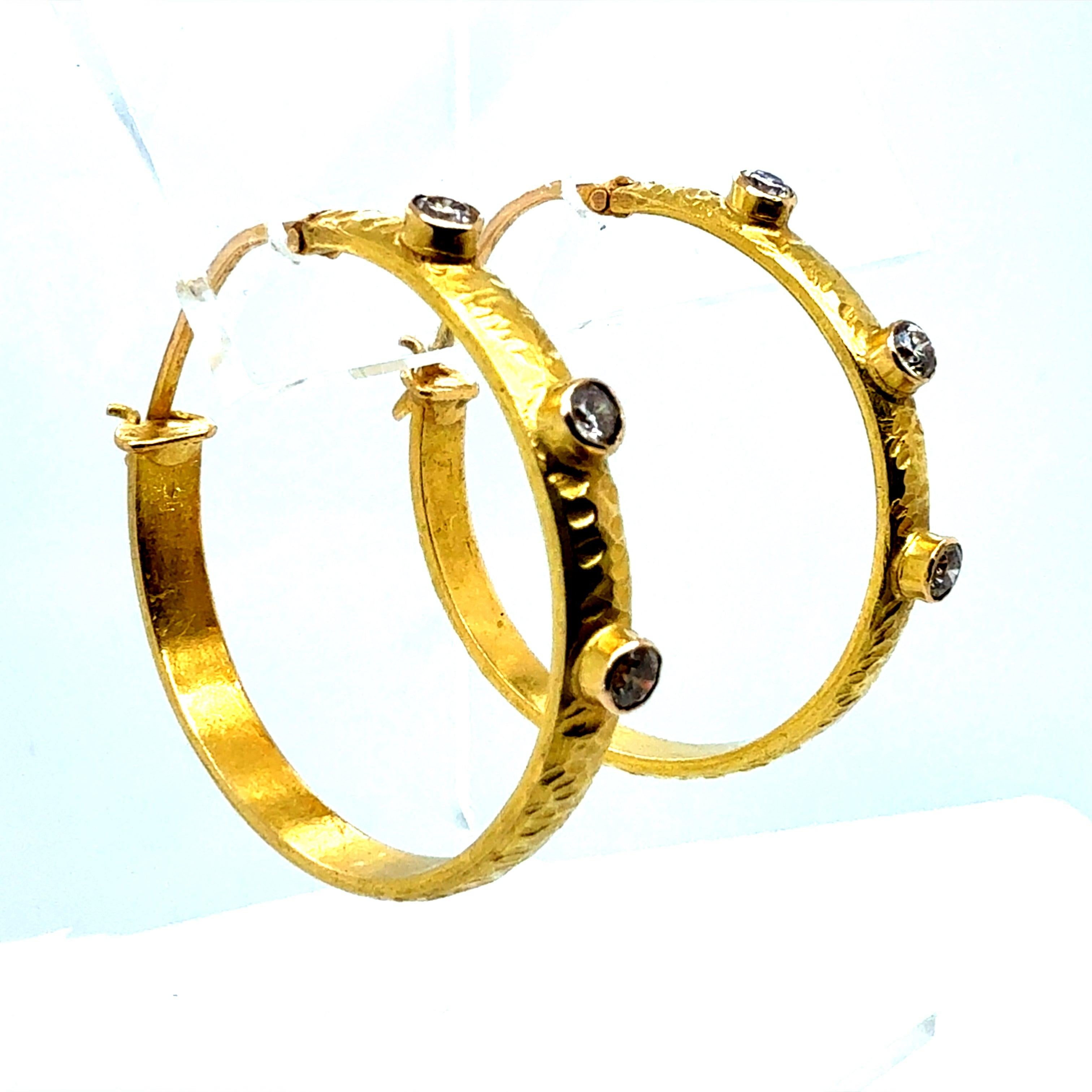 Retro Gold 0.30 Carat Natural Colorless Diamond Hammered Hoop Earrings For Sale 3