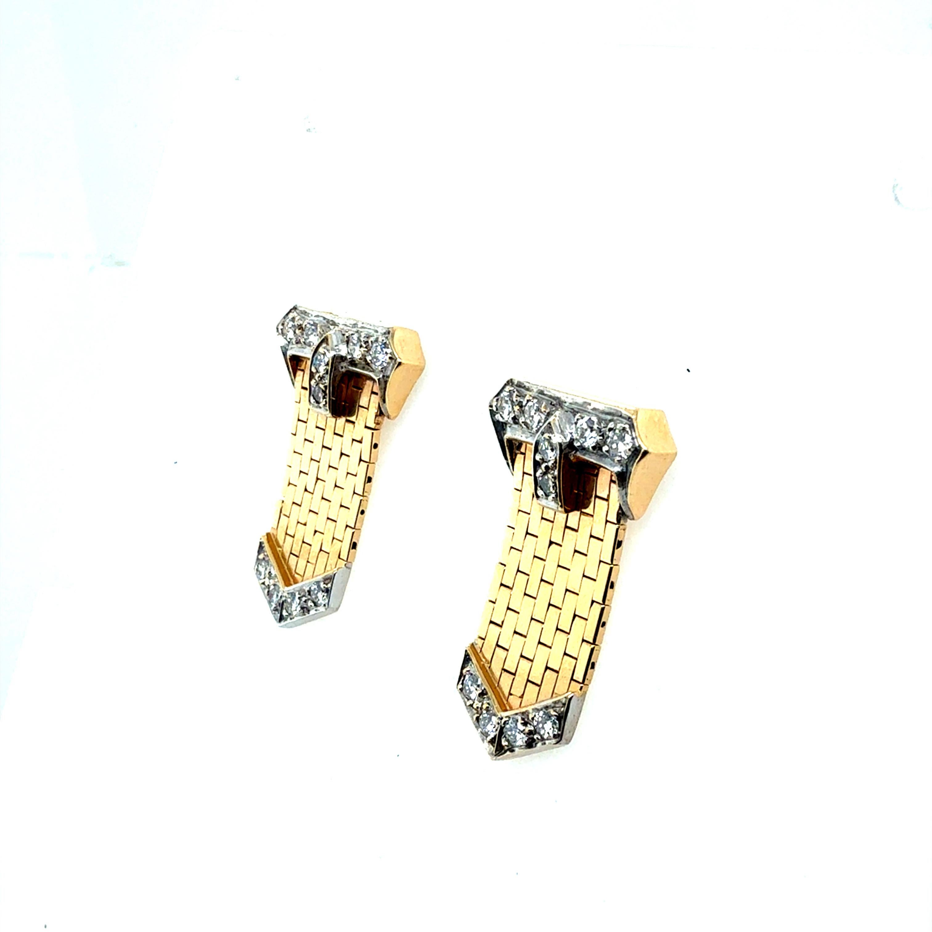Rétro Orecchini con fibbia in oro retrò con diamanti naturali da 0,60 carati Circa 1980 in vendita