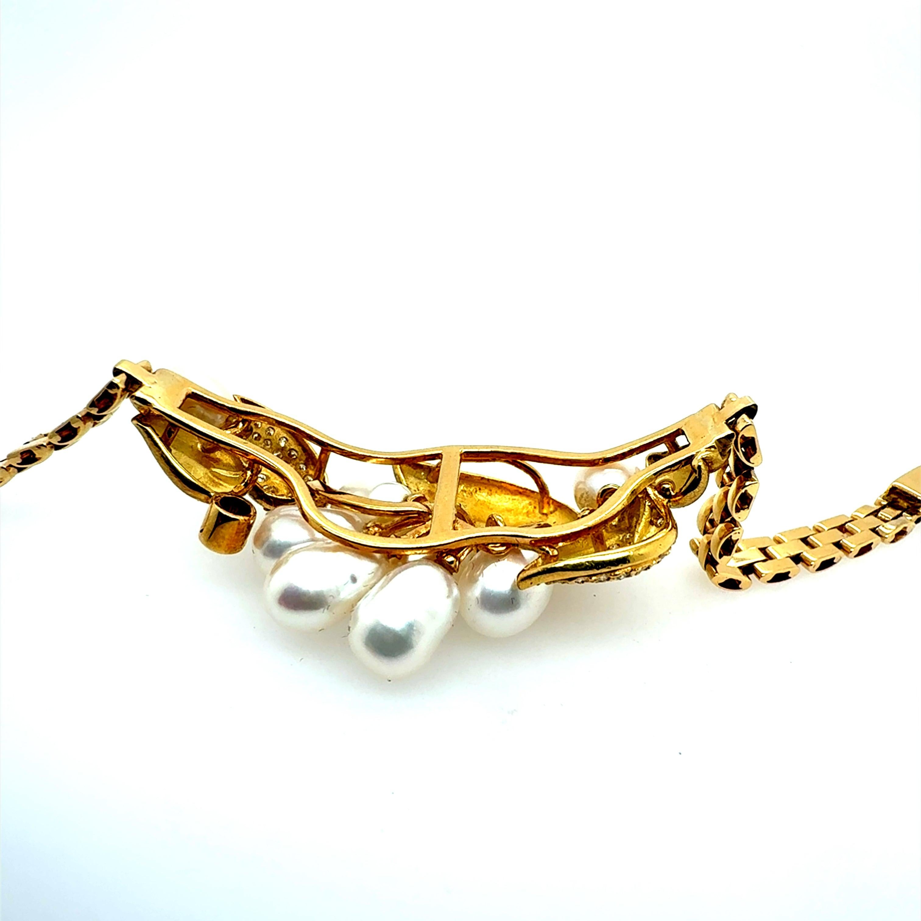 Retro Gold 0.75 Carat Diamond and Pearl Statement Leaf Bracelet Circa 1960 In Good Condition For Sale In Los Angeles, CA
