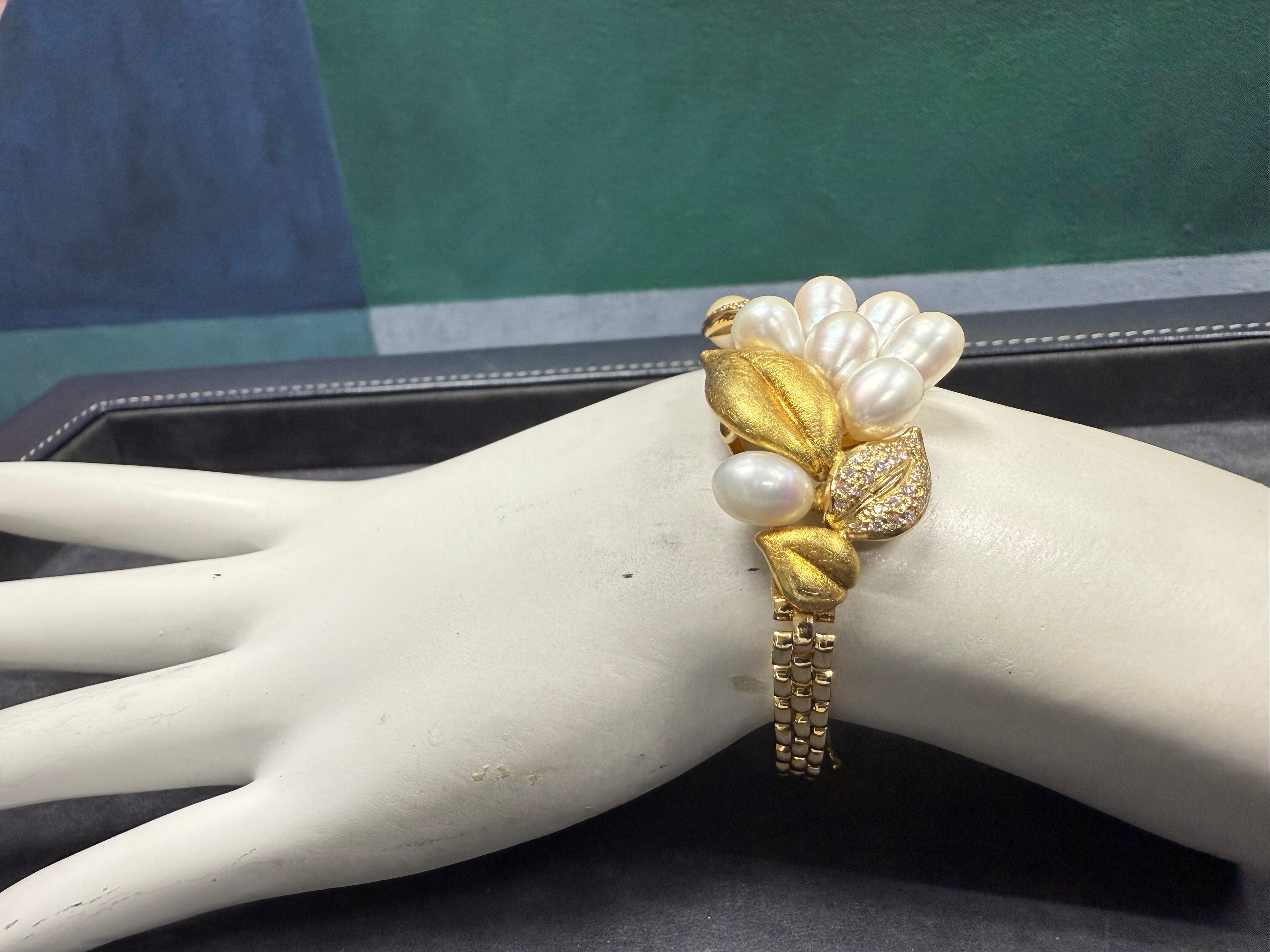 Retro Gold 0.75 Carat Diamond and Pearl Statement Leaf Bracelet Circa 1960 For Sale 1