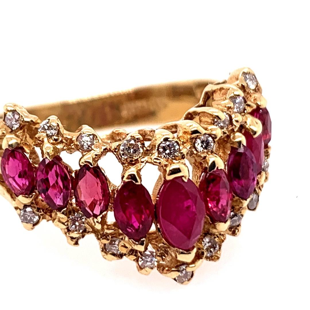 Retro Gold 1,15 Karat Natürlicher Marquise Rubin und Diamant Cocktail Ring um 1960 Damen im Angebot