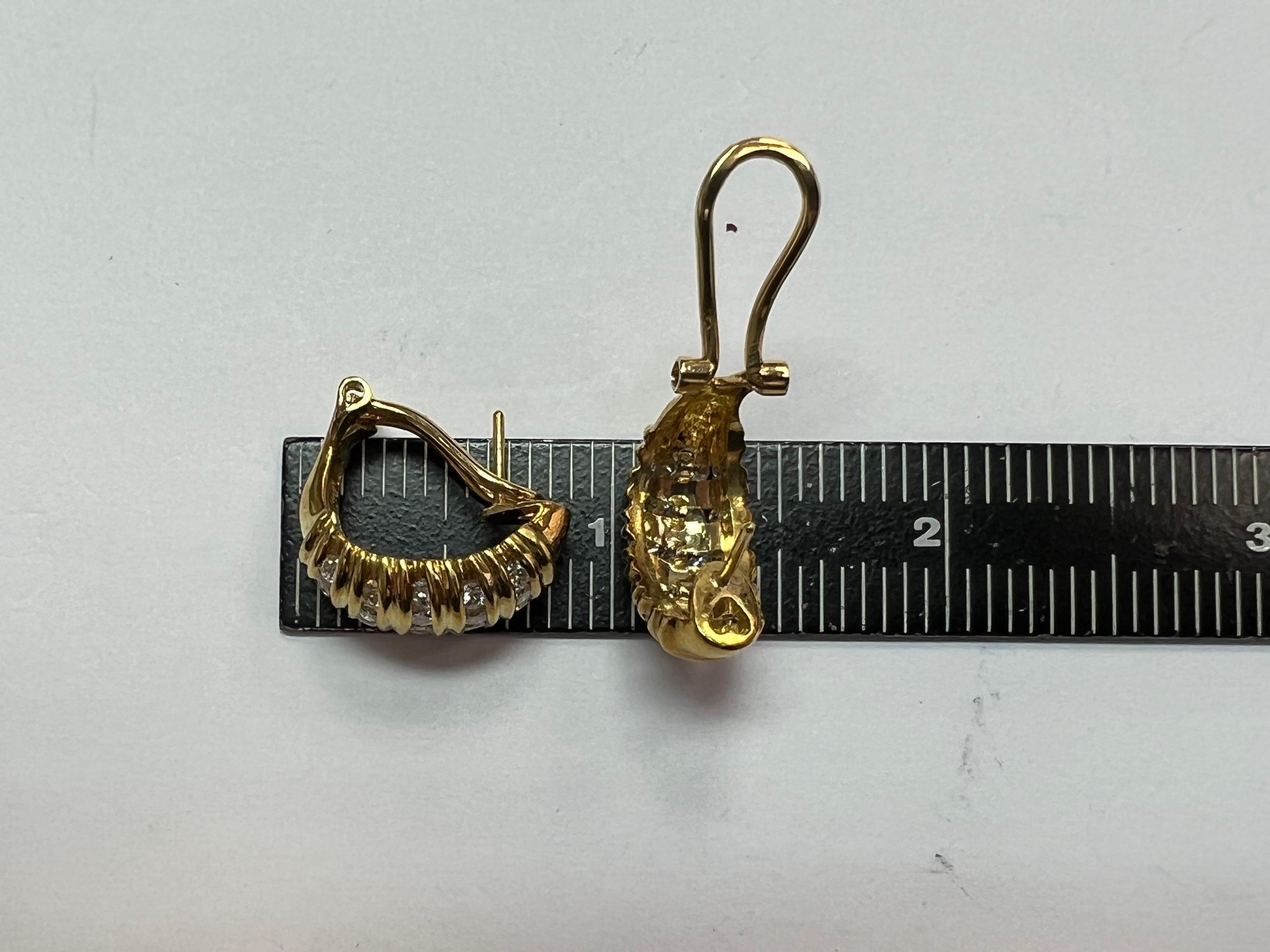Retro Gold 1.25 Carat Natural Round Brilliant Diamond Clip Earrings Circa 1960 For Sale 2
