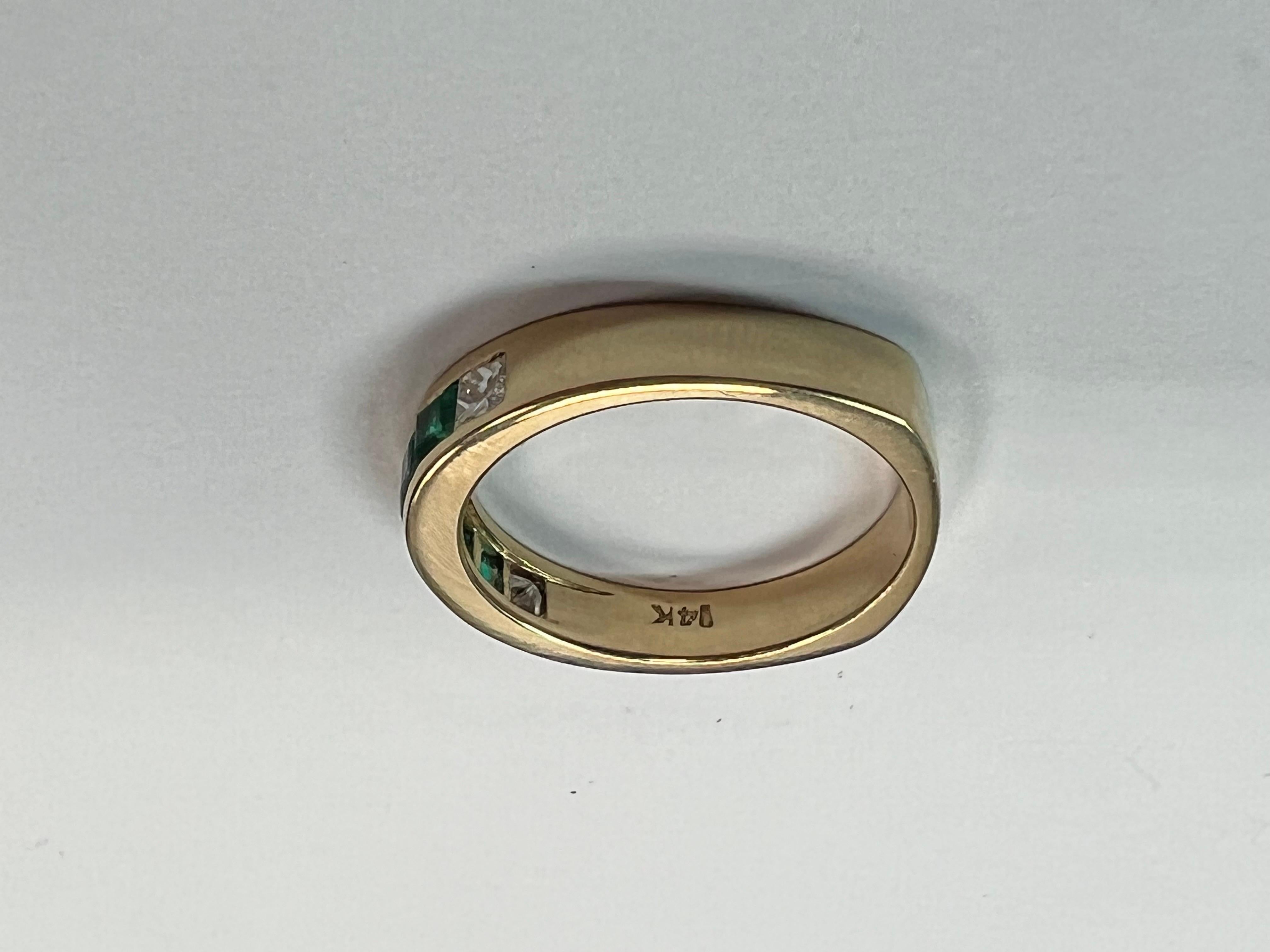 Retro Gold 1.3 Carat Natural Green Emerald and Colorless Diamond Band Circa 1980 For Sale 5