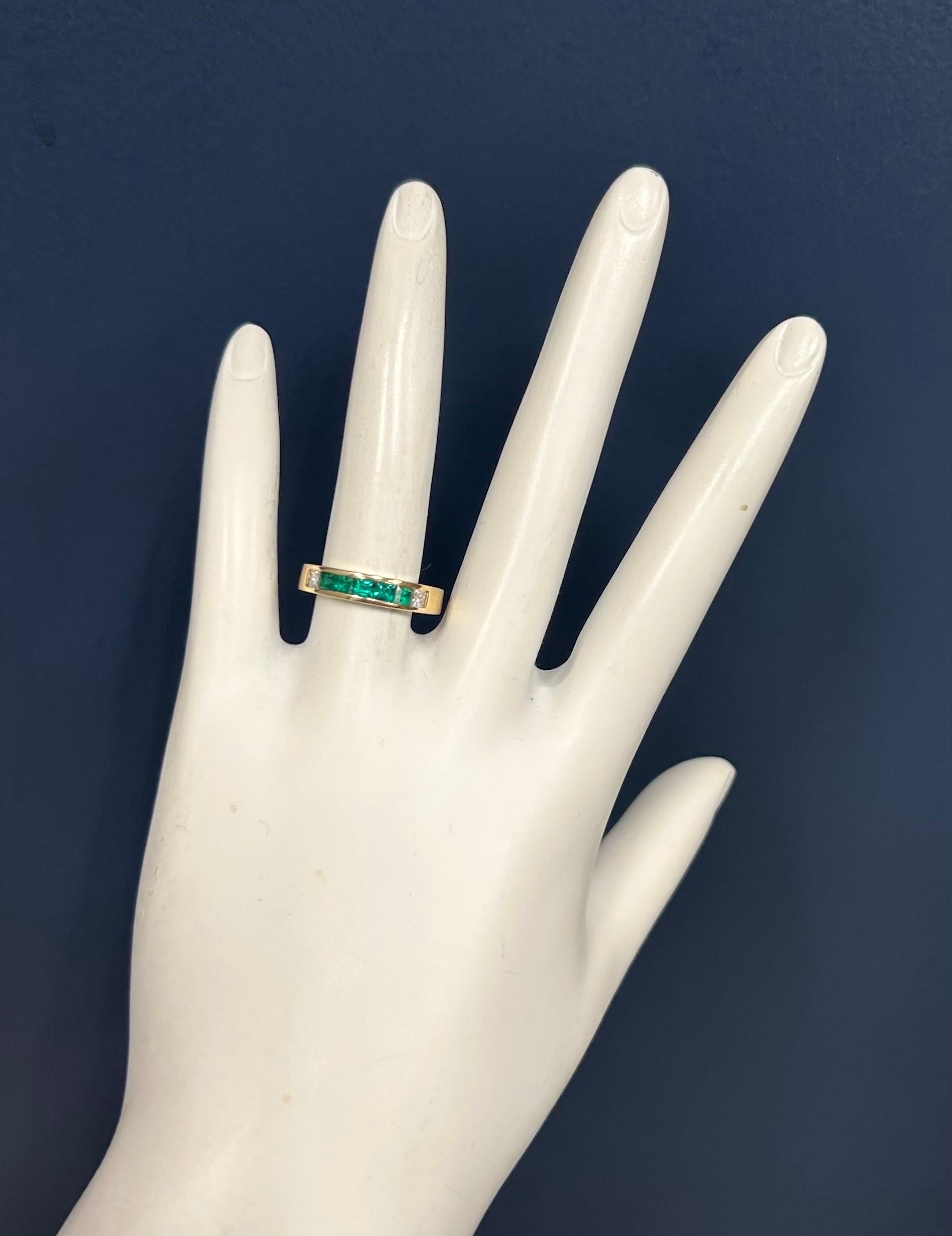 Retro Gold 1.3 Carat Natural Green Emerald and Colorless Diamond Band Circa 1980 For Sale 3