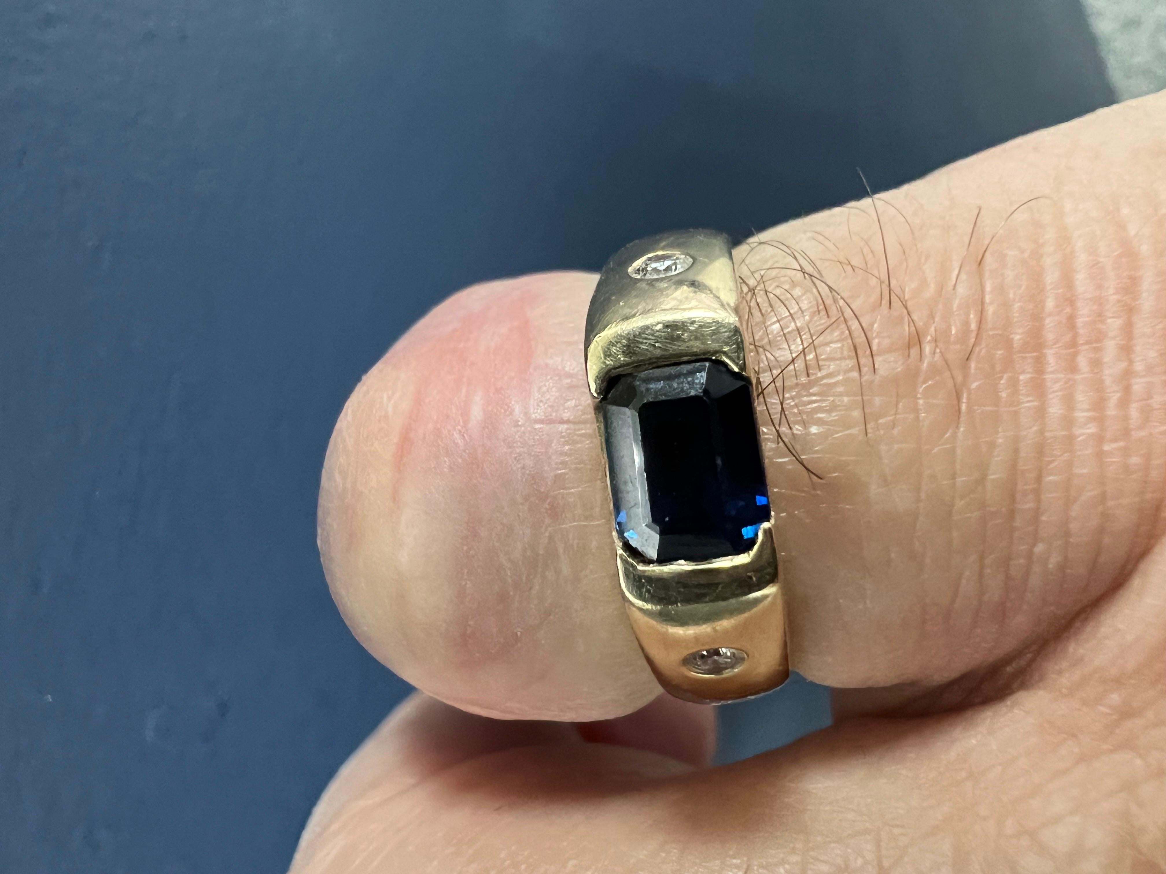 Retro Gold 1.31 Carat Natural Diamond and Blue Sapphire Cocktail Ring circa 1980 For Sale 2