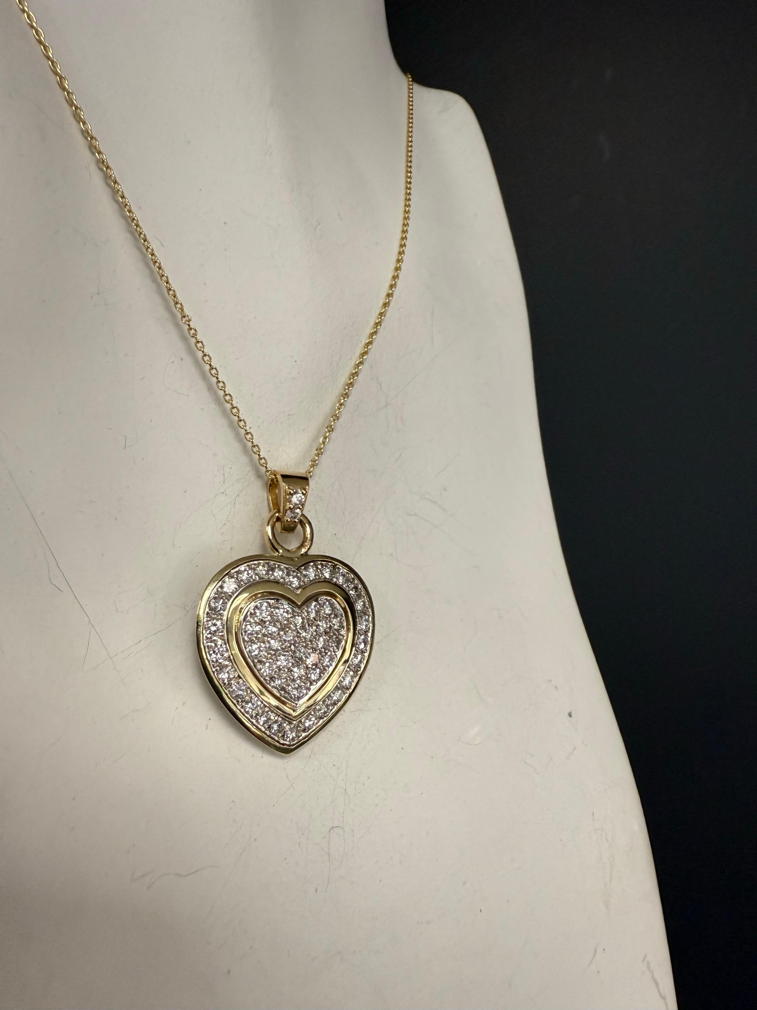 Pendentif en forme de coeur en or rétro avec diamant incolore naturel de 1,5 carat Bon état - En vente à Los Angeles, CA