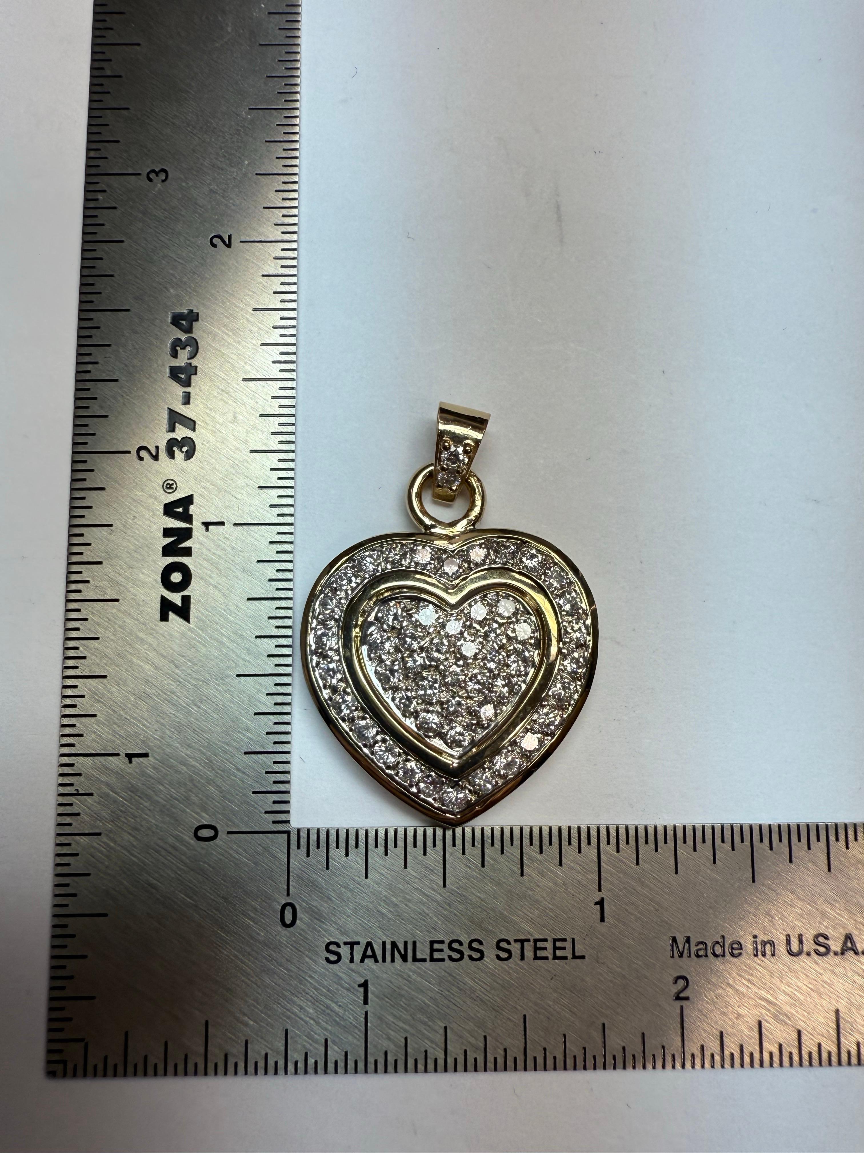 Pendentif en forme de coeur en or rétro avec diamant incolore naturel de 1,5 carat en vente 3