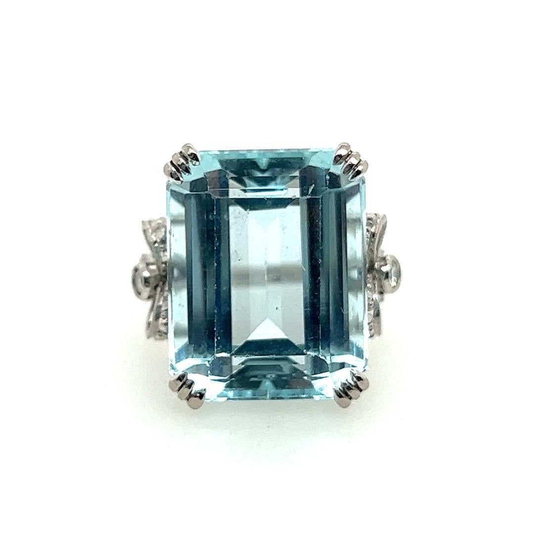 Retro Gold 20 Carat Natural Aquamarine and Diamond Cocktail Ring Circa 1960 For Sale 1