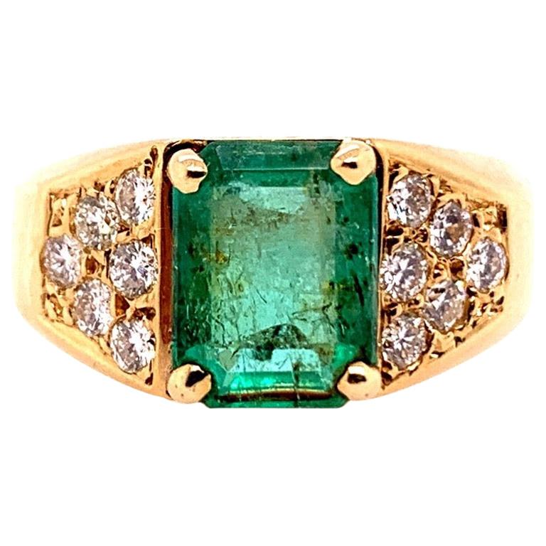 Retro Gold 2.30 Carat Cocktail Ring Natural Emerald Gem and Diamond, circa 1960 For Sale