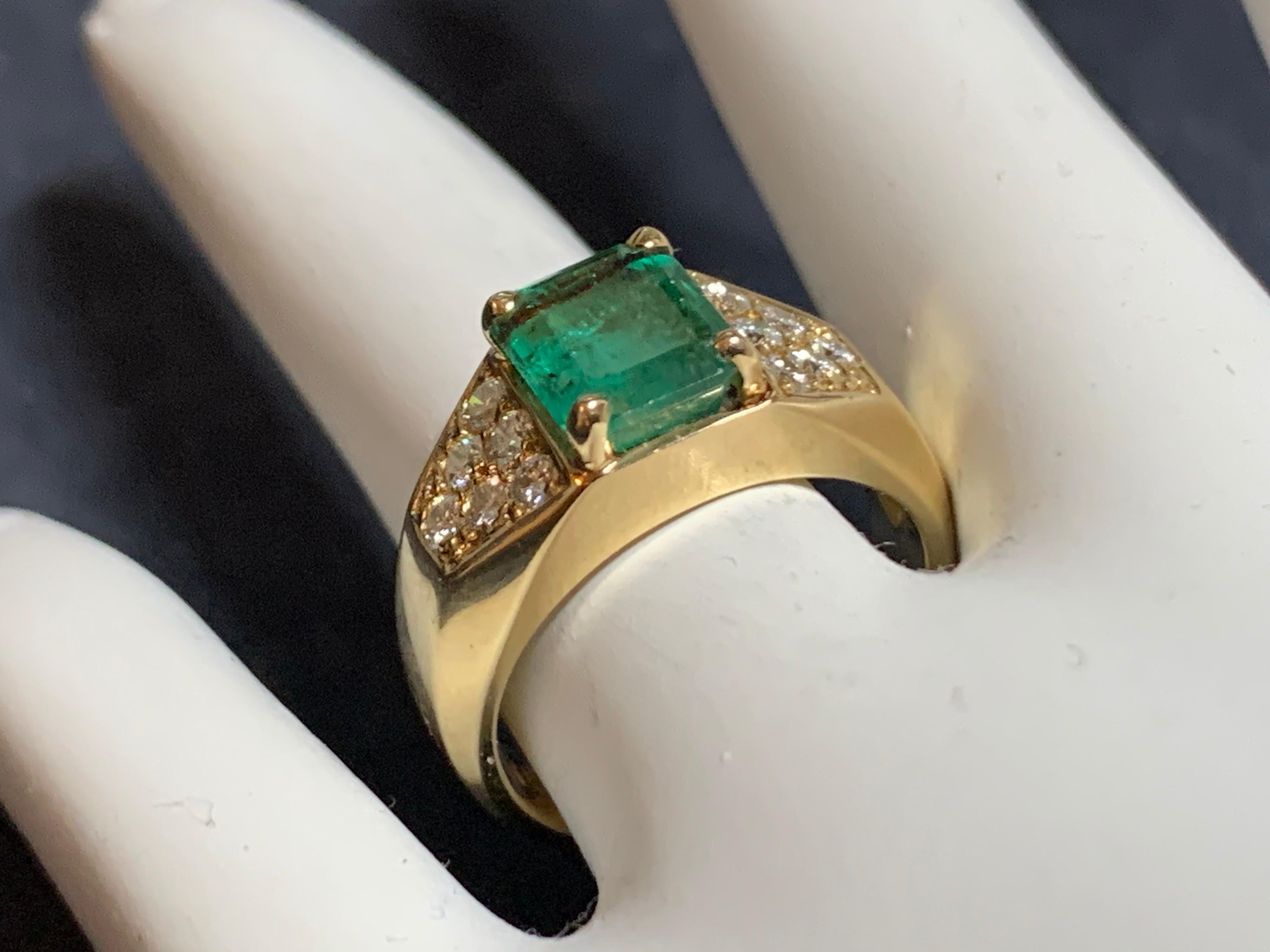 Retro Gold 2.30 Carat Cocktail Ring Natural Emerald Gem and Diamond, circa 1960 In Good Condition For Sale In Los Angeles, CA