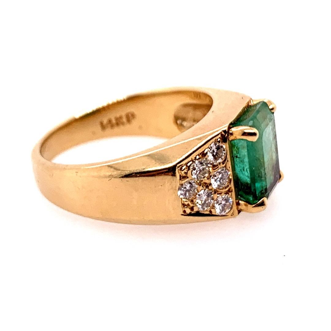 Women's Retro Gold 2.30 Carat Cocktail Ring Natural Emerald Gem and Diamond, circa 1960 For Sale