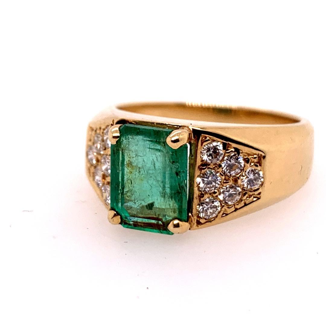 Retro Gold 2.30 Carat Cocktail Ring Natural Emerald Gem and Diamond, circa 1960 For Sale 2