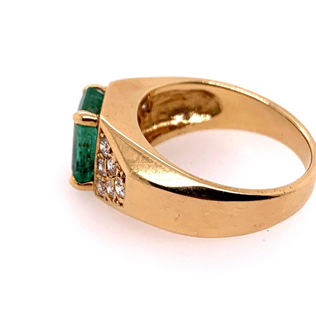Retro Gold 2.30 Carat Cocktail Ring Natural Emerald Gem and Diamond, circa 1960 For Sale 3