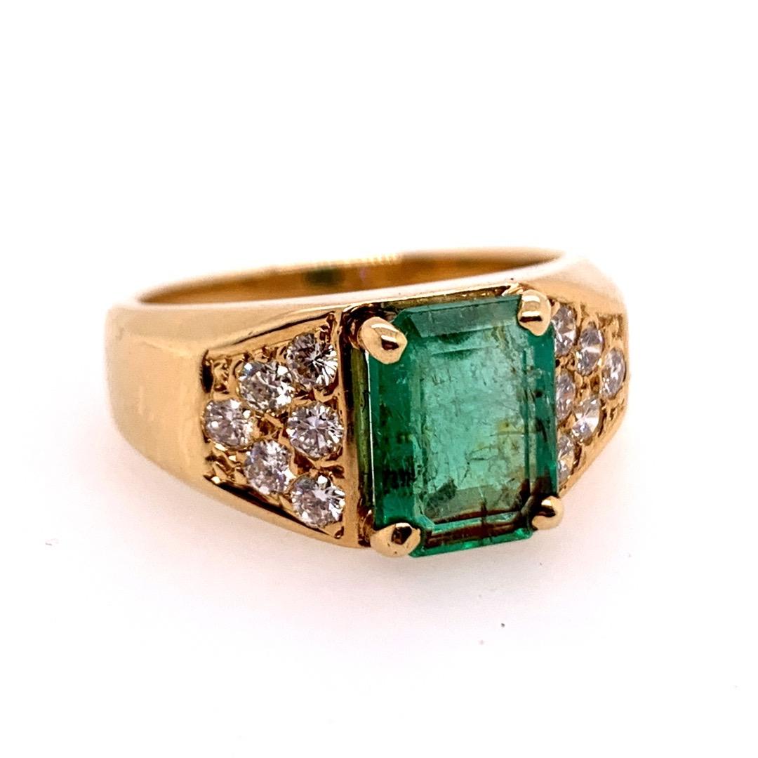Retro Gold 2.30 Carat Cocktail Ring Natural Emerald Gem and Diamond, circa 1960 For Sale 4