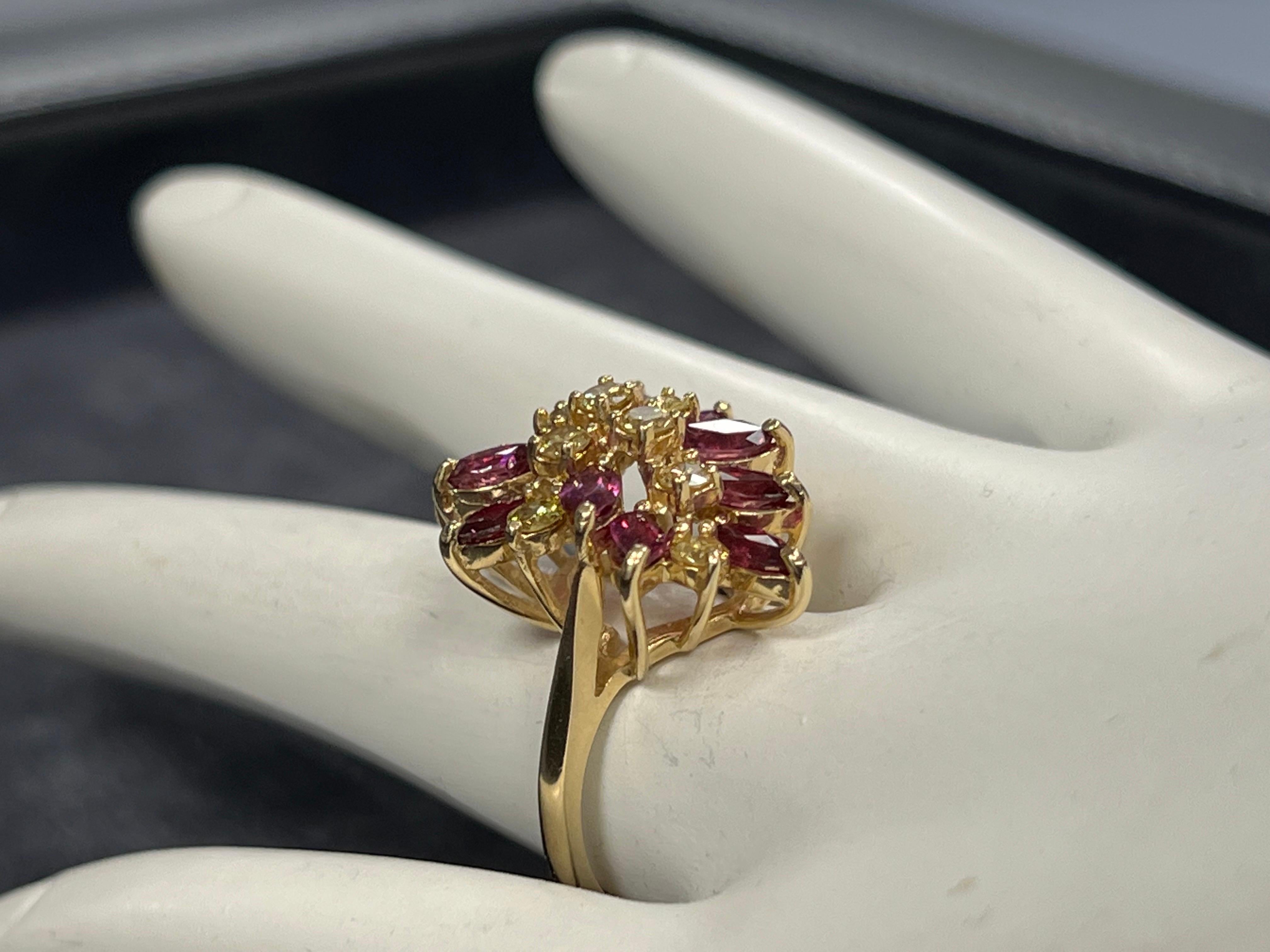 Retro Gold 2.45 Carat Natural Yellow Diamond & Red Ruby Cocktail Ring circa 1950 In Good Condition For Sale In Los Angeles, CA