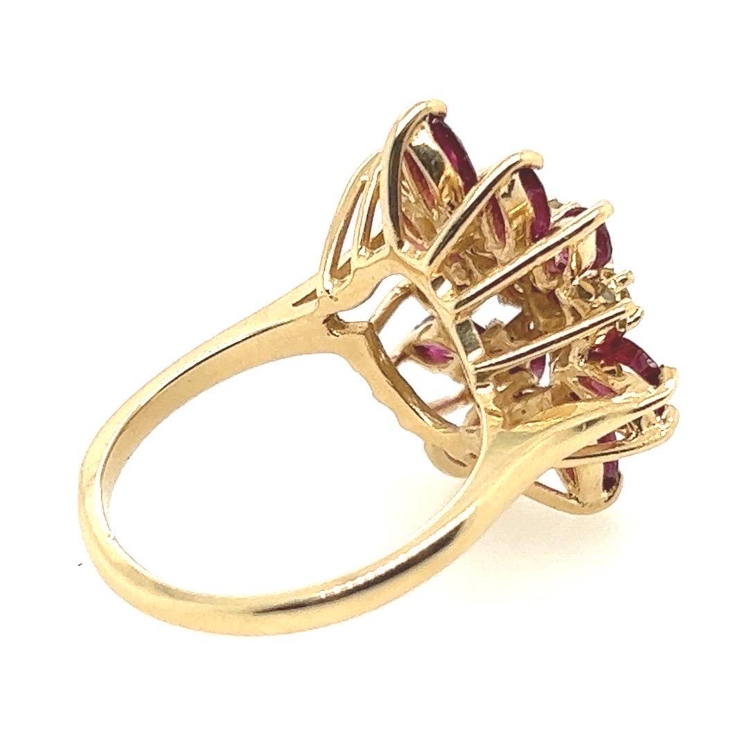 Retro Gold 2.45 Carat Natural Yellow Diamond & Red Ruby Cocktail Ring circa 1950 For Sale 3