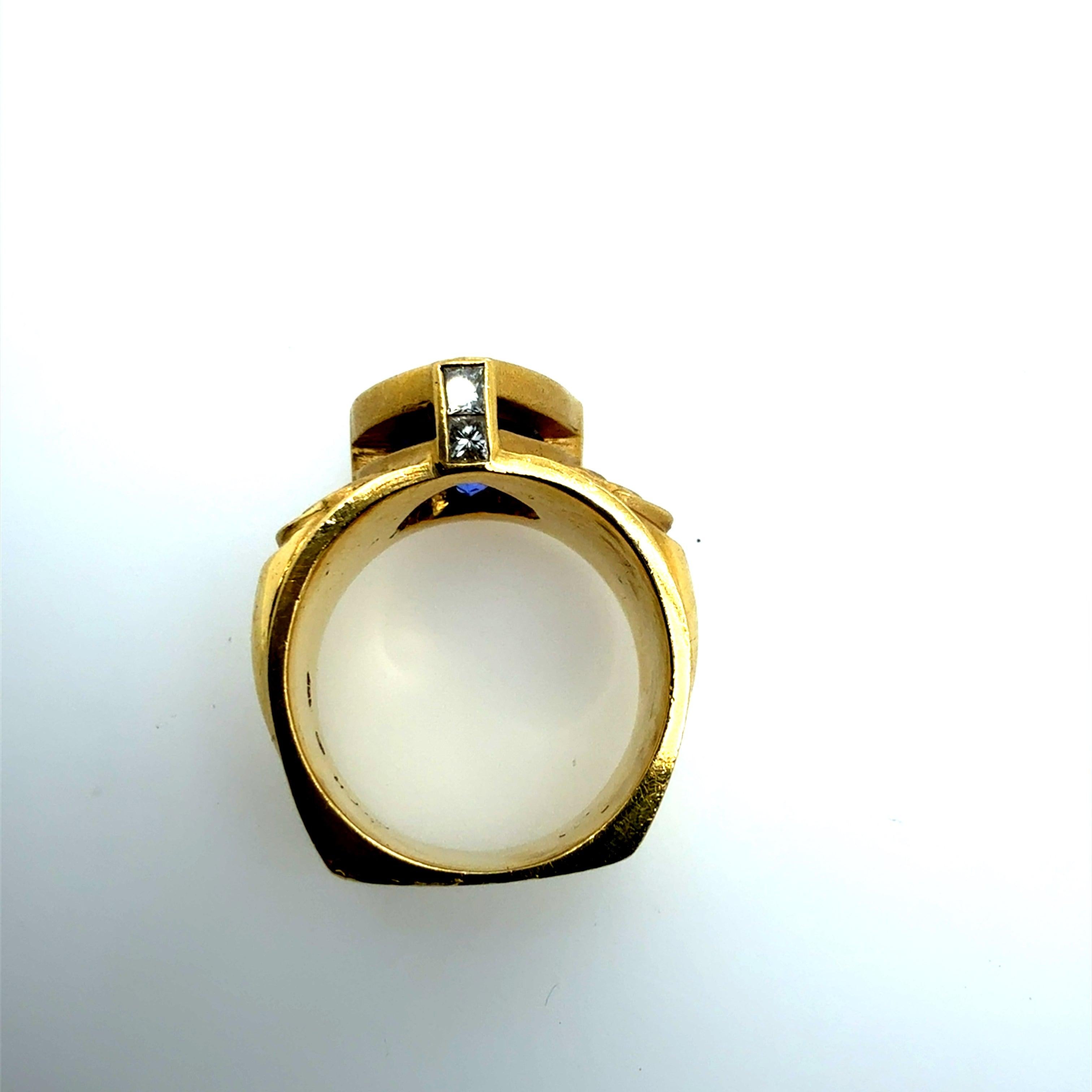 Retro Gold 2.5 Carat Natural Tanzanite & Diamond Statement Ring Circa 1980 In Good Condition For Sale In Los Angeles, CA