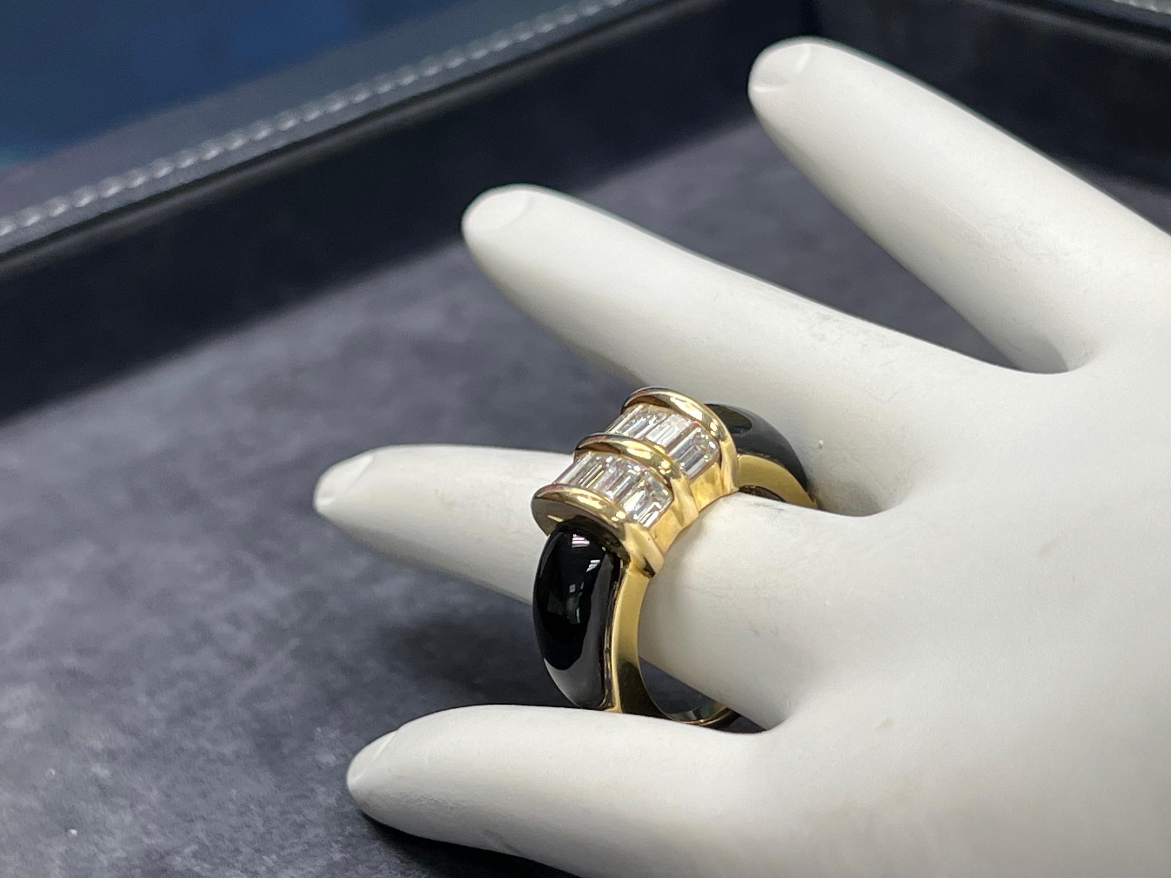 Retro Gold 2.50 Carat Natural Baguette Diamond & Onyx Cocktail Ring Circa 1960 For Sale 2