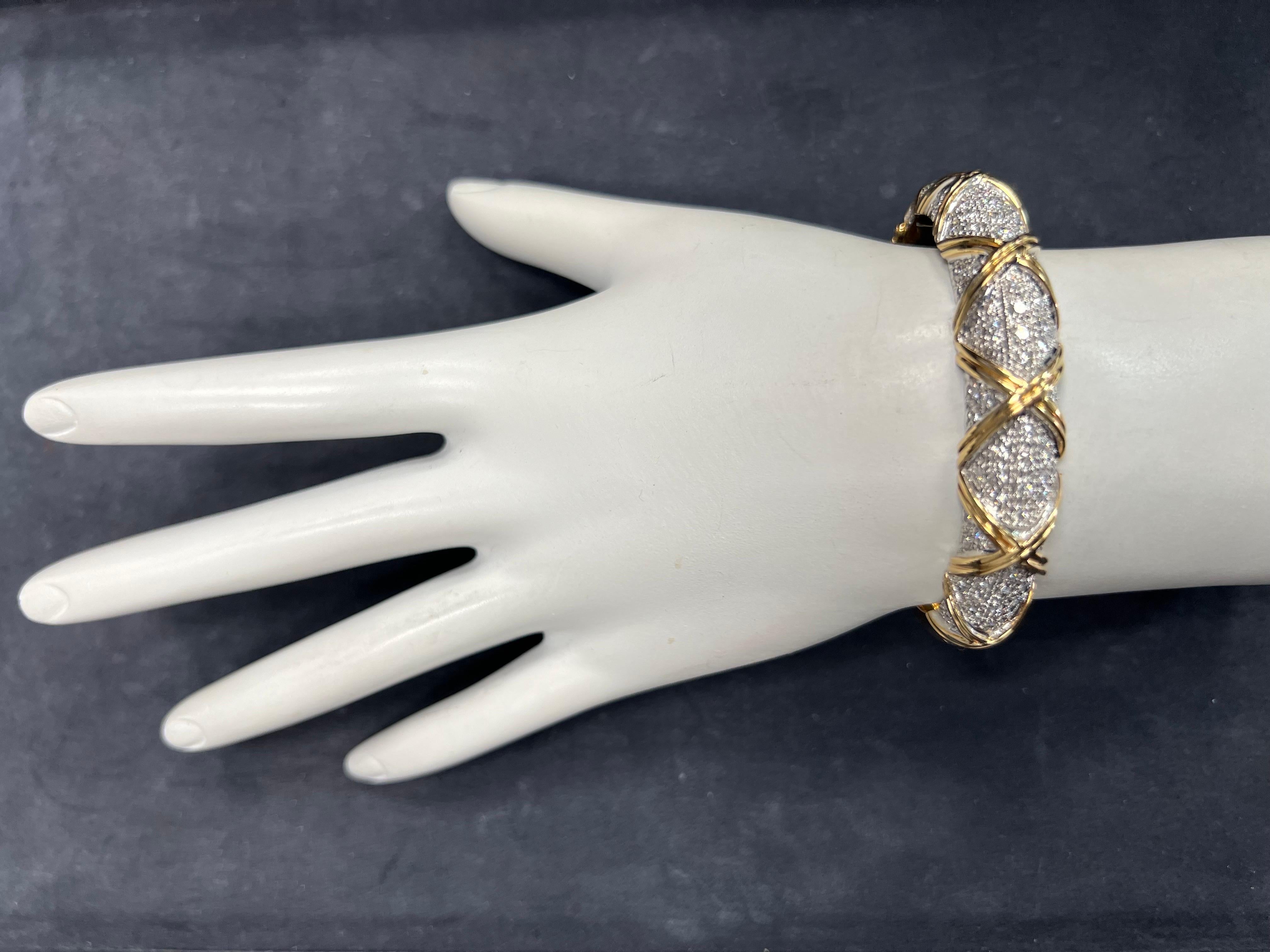 Retro Gold 2.50 Carat Natural Colorless Round Diamond Bangle Bracelet Circa 1960 In Good Condition For Sale In Los Angeles, CA