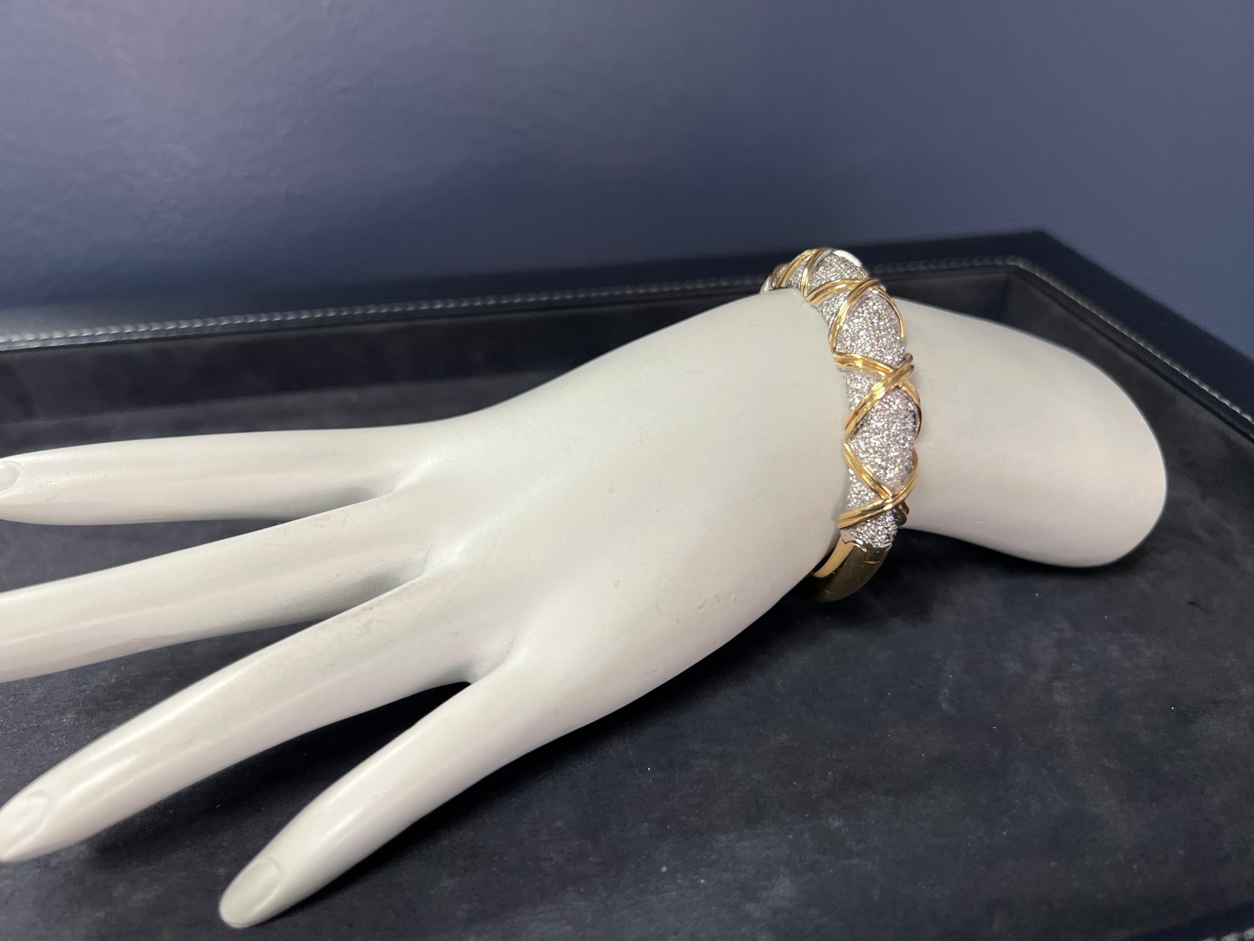 Bracelet jonc rétro en or avec diamants ronds incolores naturels de 2,50 carats, c. 1960 Bon état - En vente à Los Angeles, CA