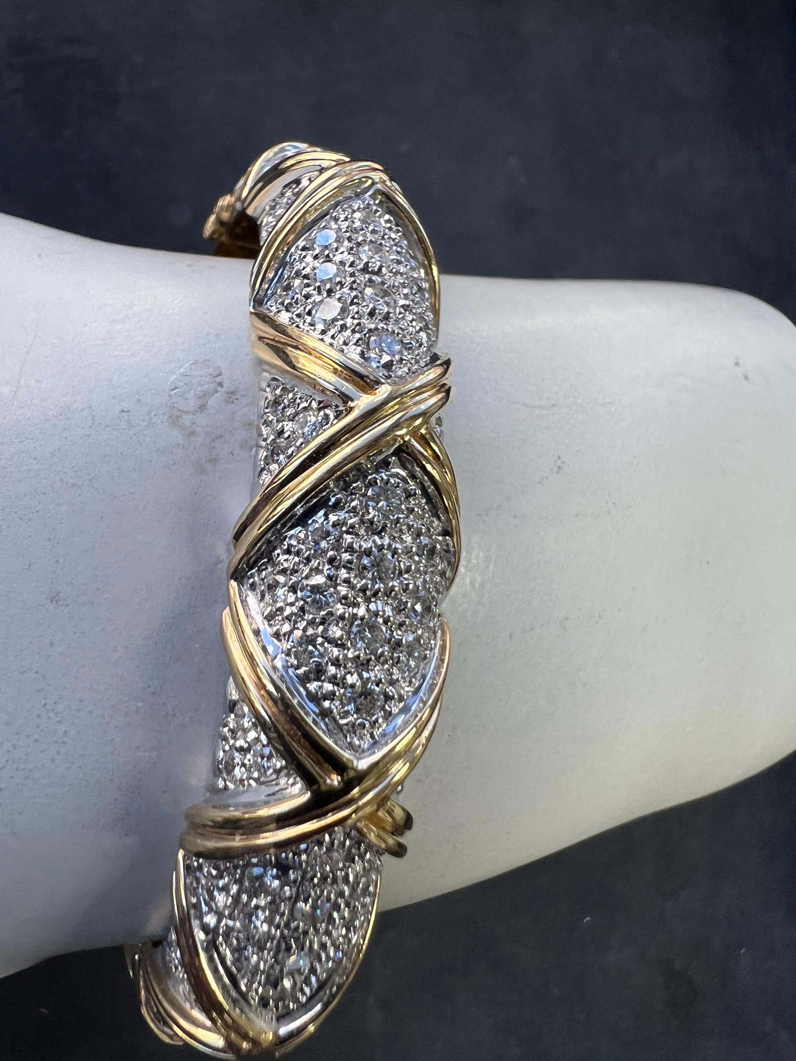 Retro Gold 2.50 Carat Natural Colorless Round Diamond Bangle Bracelet Circa 1960 For Sale 1