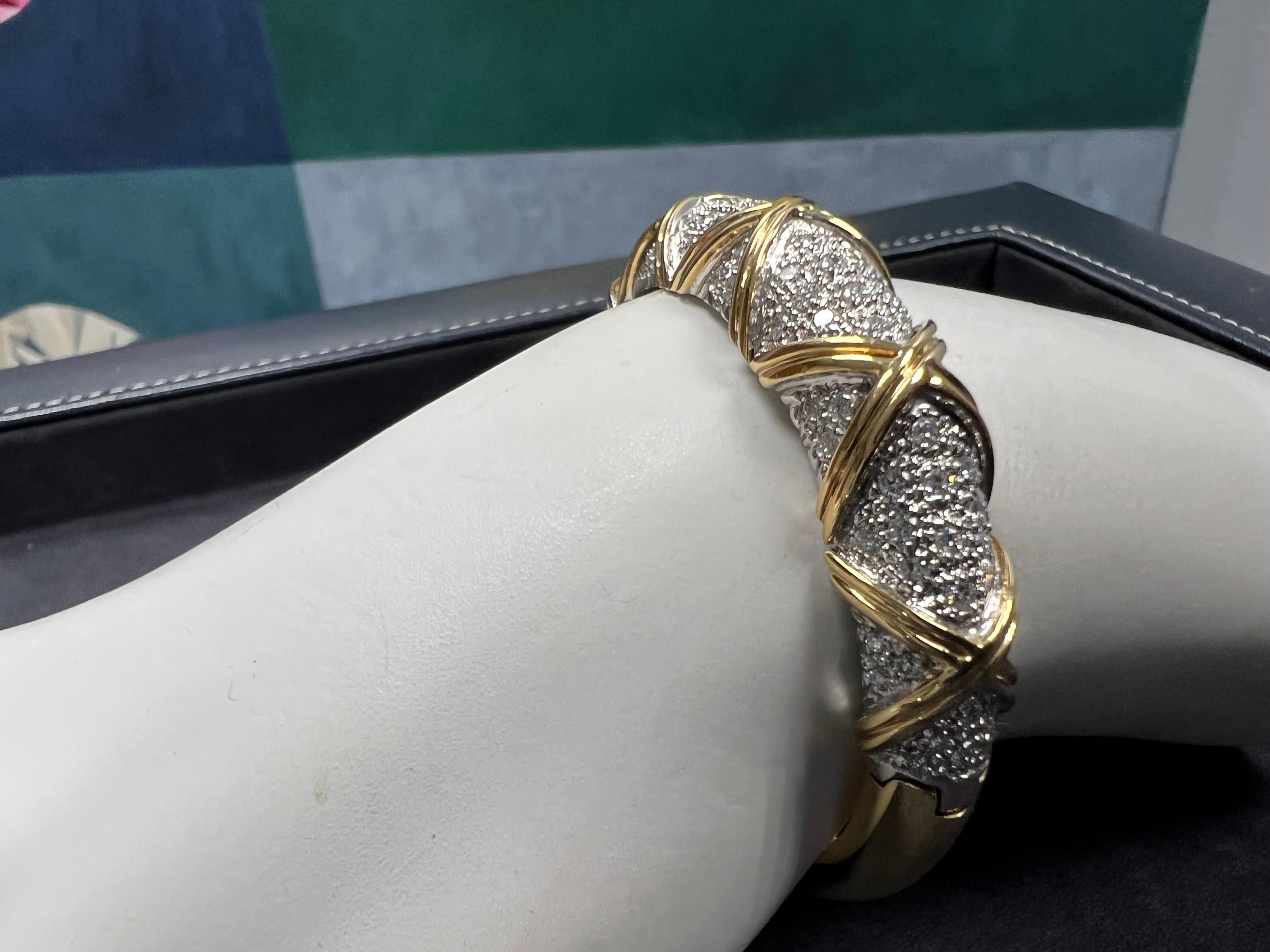 Retro Gold 2.50 Carat Natural Colorless Round Diamond Bangle Bracelet Circa 1960 For Sale 3