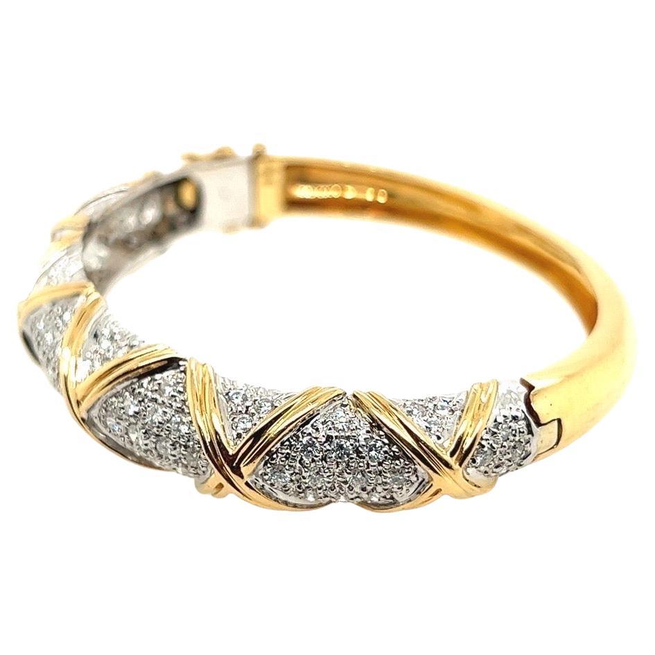 Bracelet jonc rétro en or avec diamants ronds incolores naturels de 2,50 carats, c. 1960 en vente