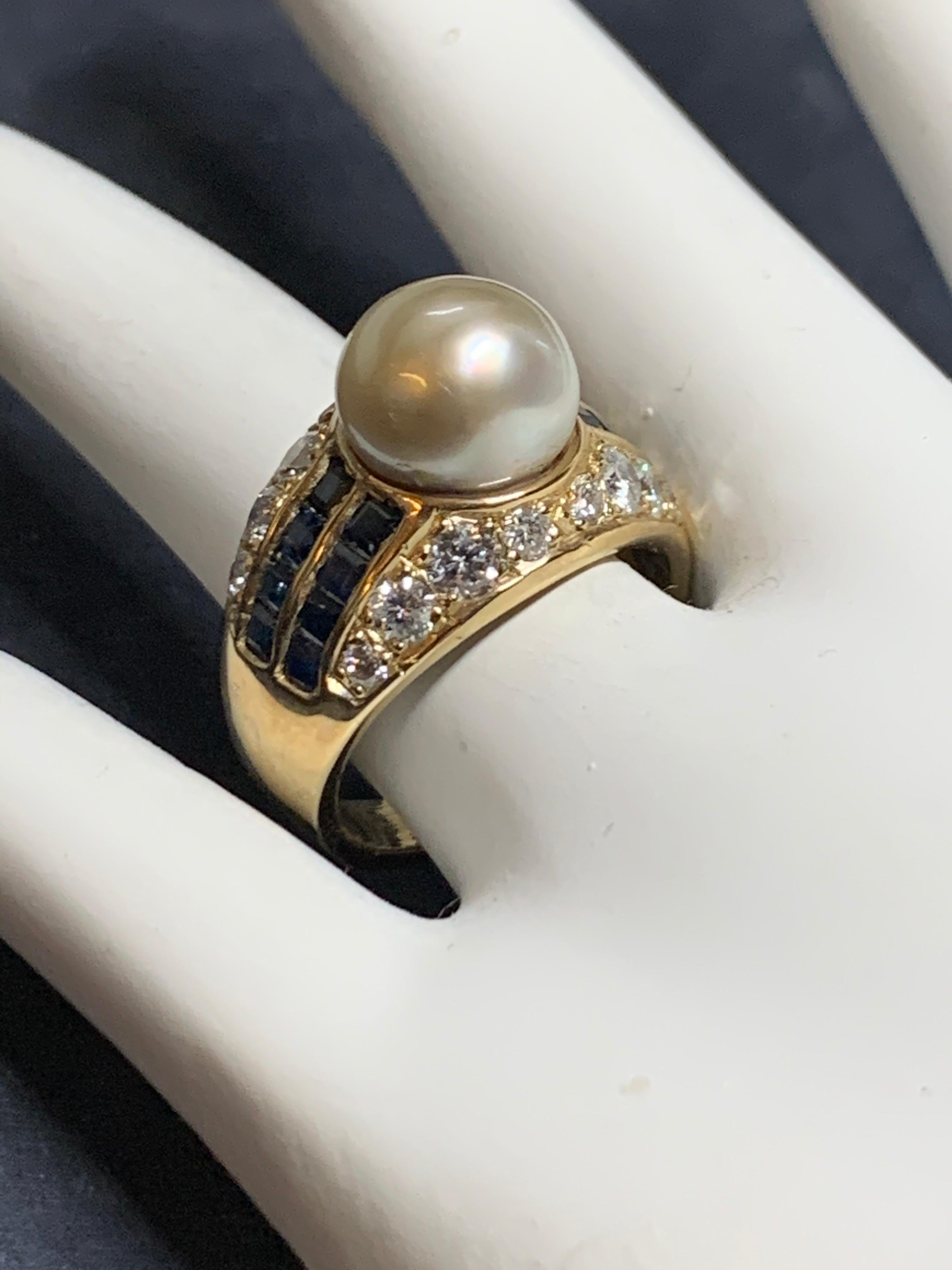 Rétro Bague cocktail rétro en or avec diamants naturels de 2,50 carats, saphirs et perles, vers 1950 en vente