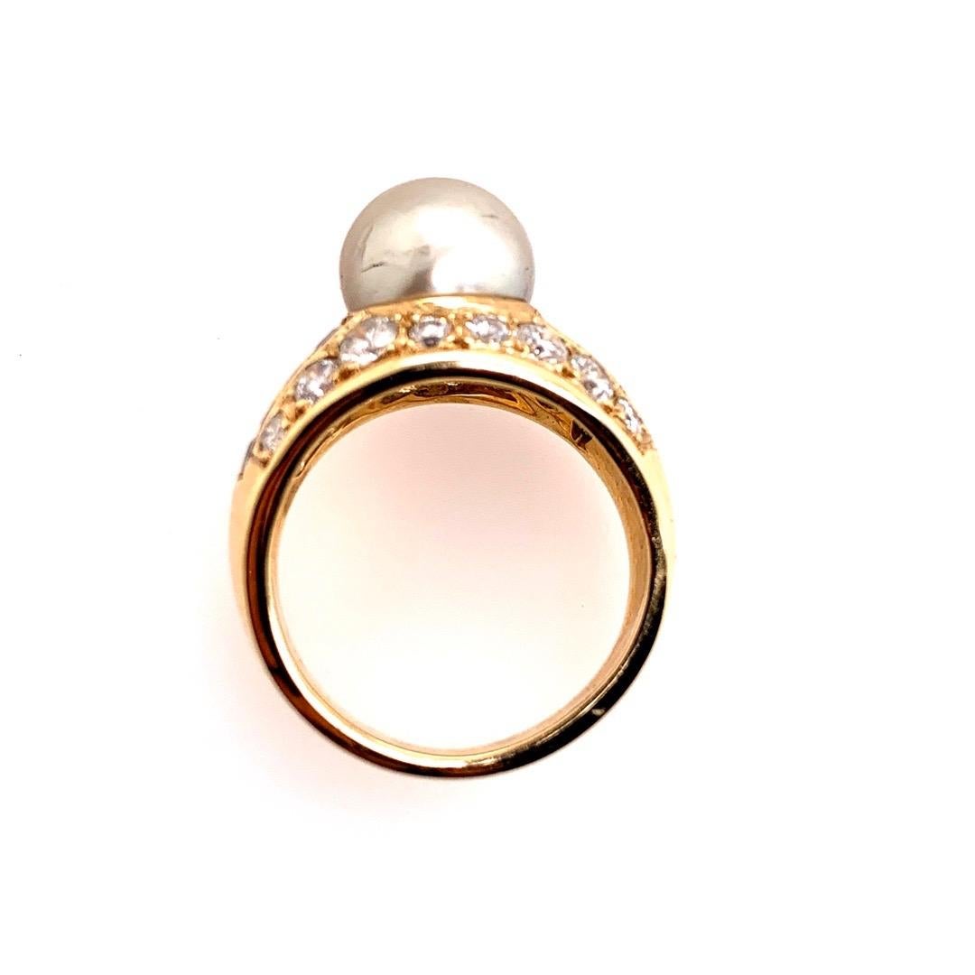 Bague cocktail rétro en or avec diamants naturels de 2,50 carats, saphirs et perles, vers 1950 en vente 1