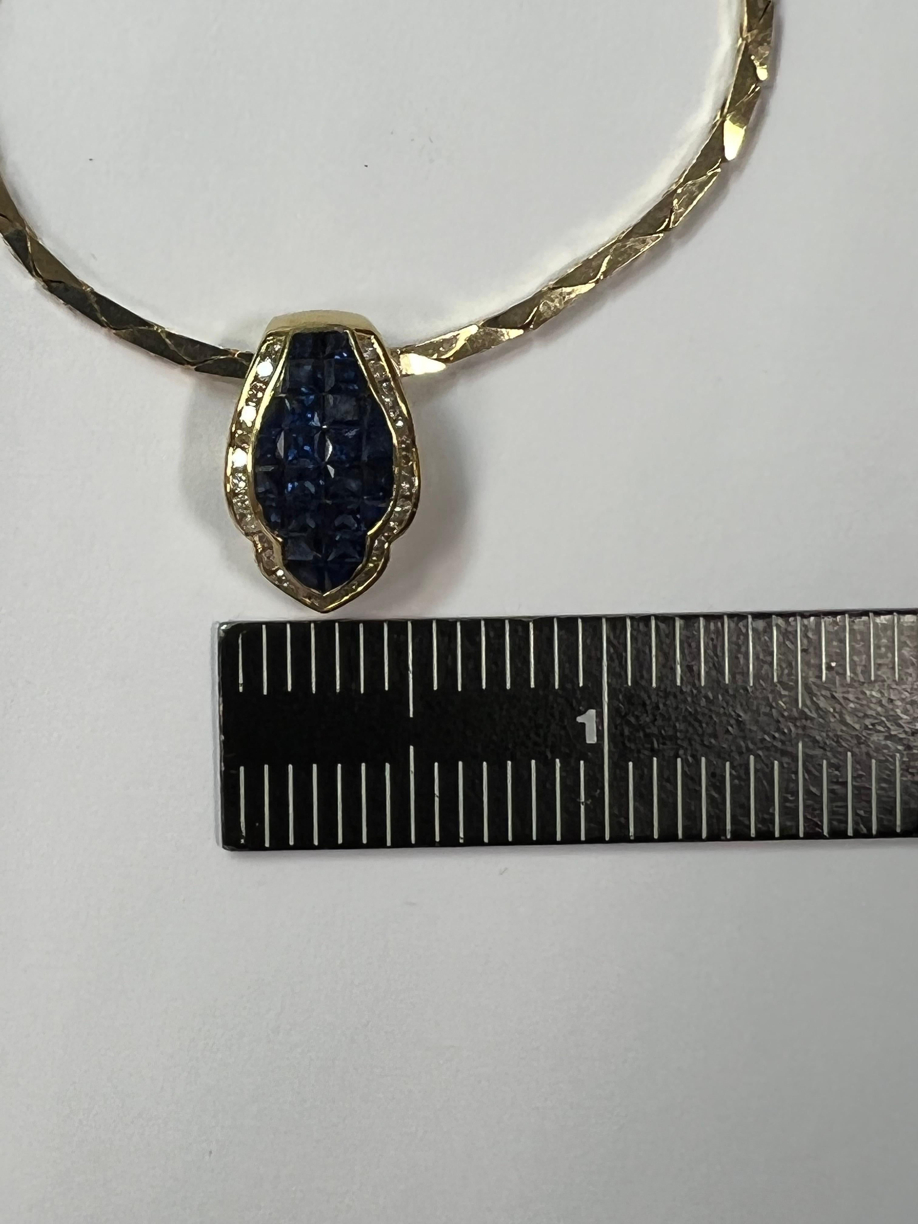 Round Cut Retro Gold 2.92 Carat Natural Blue Sapphire and Round Diamond Pendant Circa 1960 For Sale