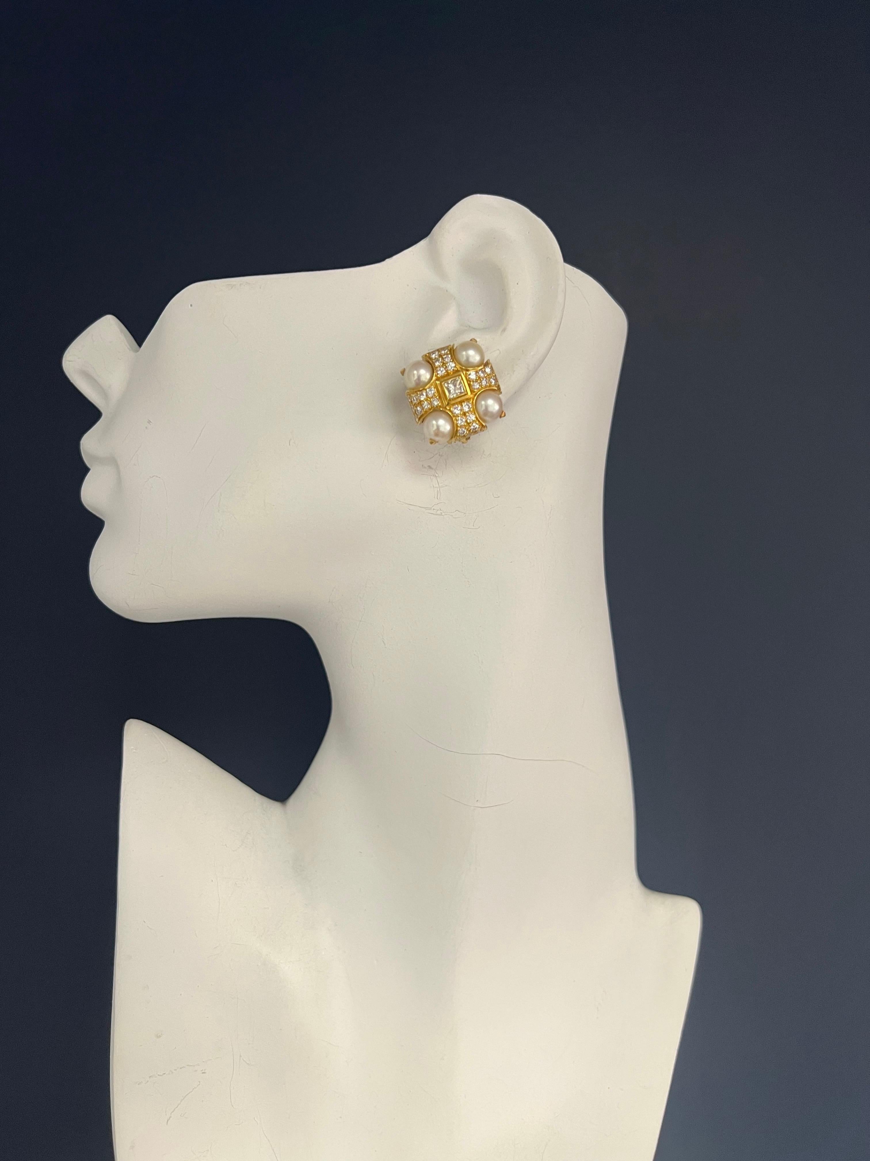 Round Cut Retro Gold 3 Carat Natural Colorless Diamond and Akoya Pearl Earrings Circa 1980 For Sale