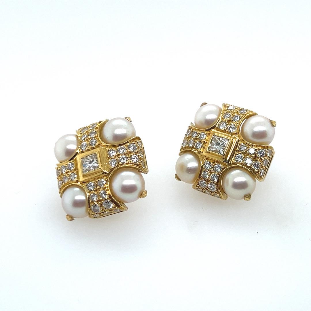 Retro Gold 3 Carat Natural Colorless Diamond and Akoya Pearl Earrings Circa 1980 In Good Condition For Sale In Los Angeles, CA