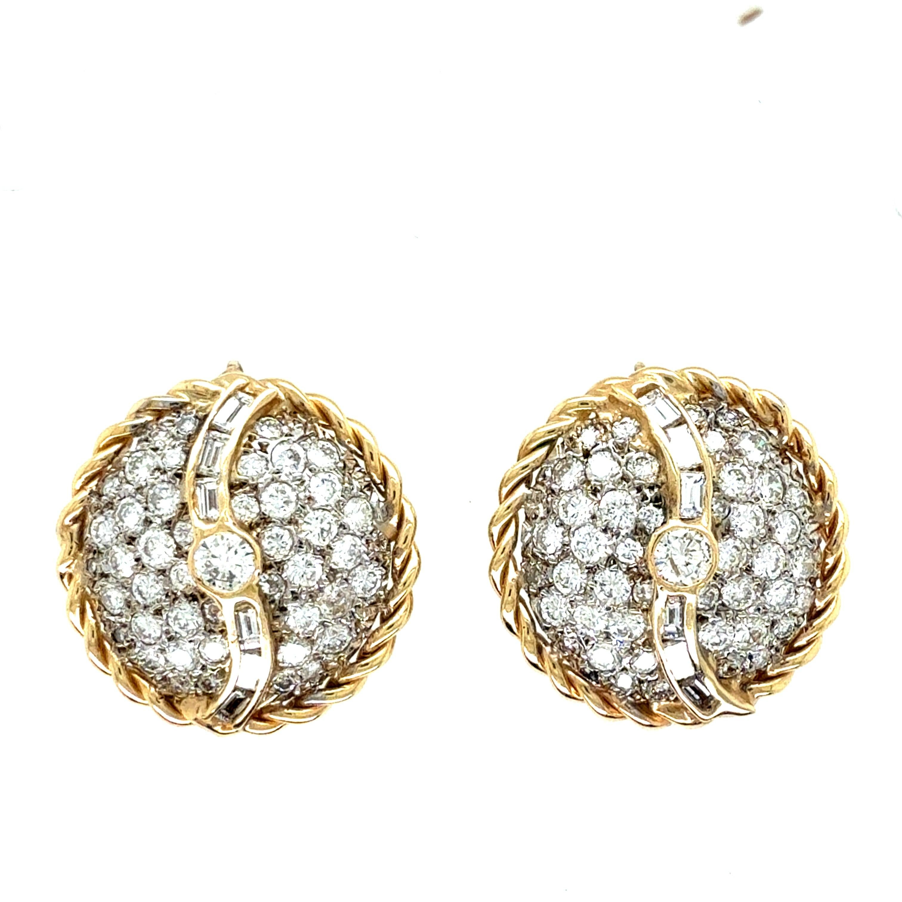 Women's Retro Gold 3 Carat Natural Round & Baguette Colorless Diamond Earrings For Sale