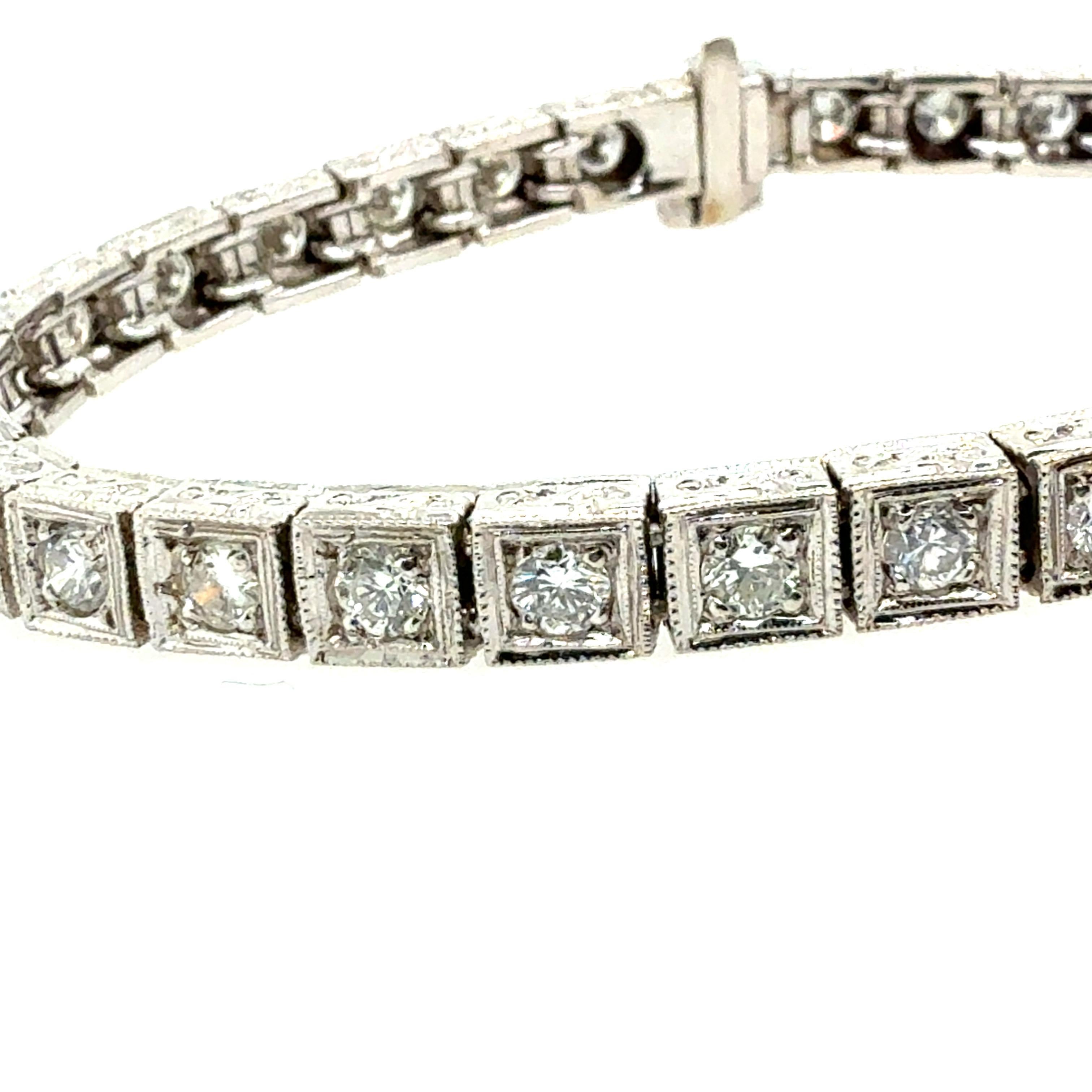 Taille ronde Retro Bracelet en or 3.25 Carat Natural Colorless Diamond Engraved Box 1990 en vente