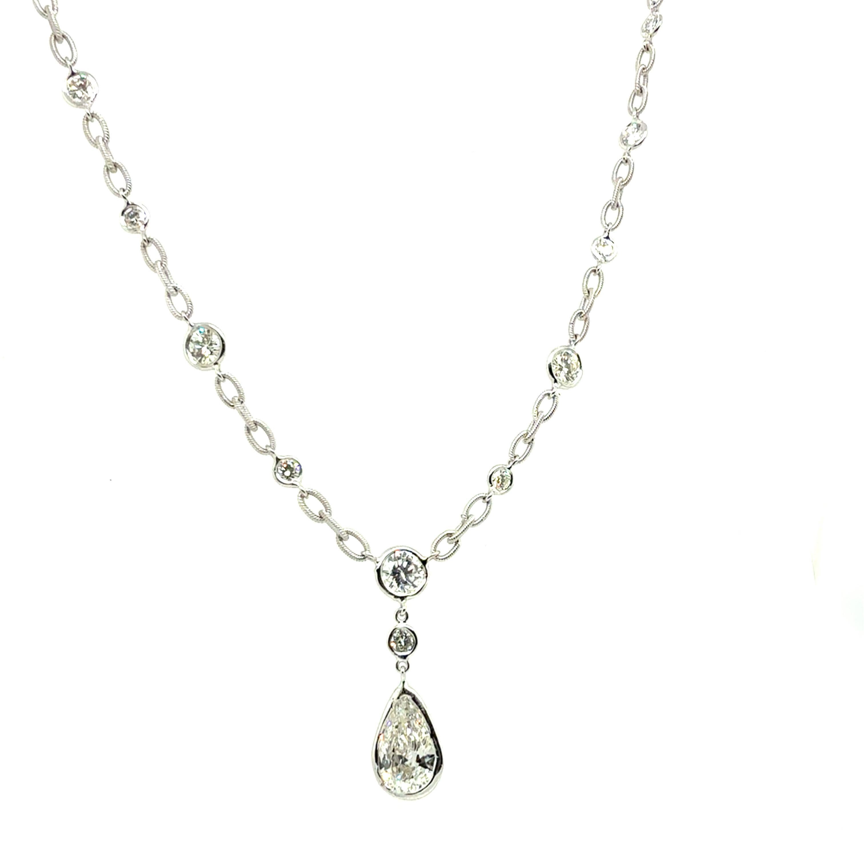 Collana in oro retrò con pera e diamanti naturali rotondi certificati GIA da 3,58 carati 1990 In condizioni buone in vendita a Los Angeles, CA