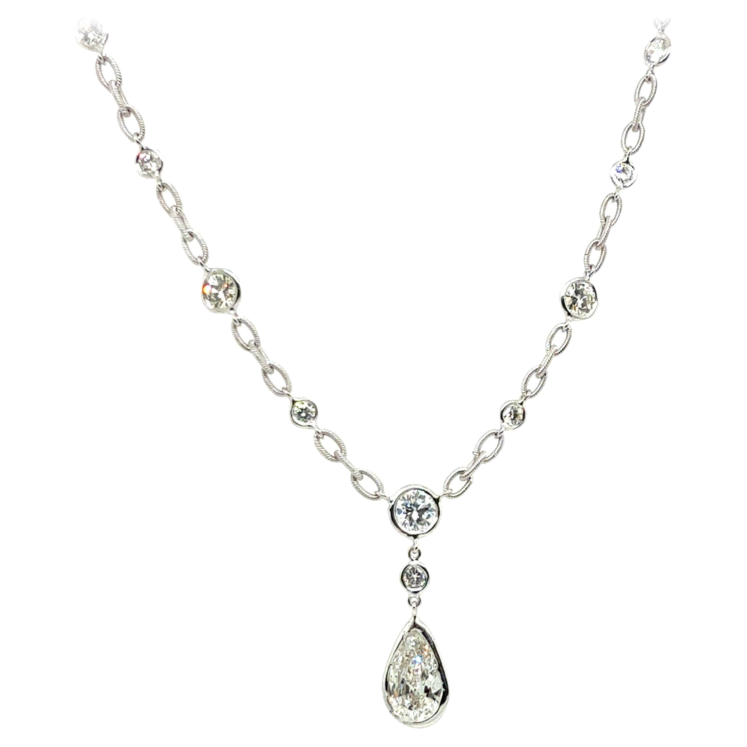 Collana in oro retrò con pera e diamanti naturali rotondi certificati GIA da 3,58 carati 1990 in vendita