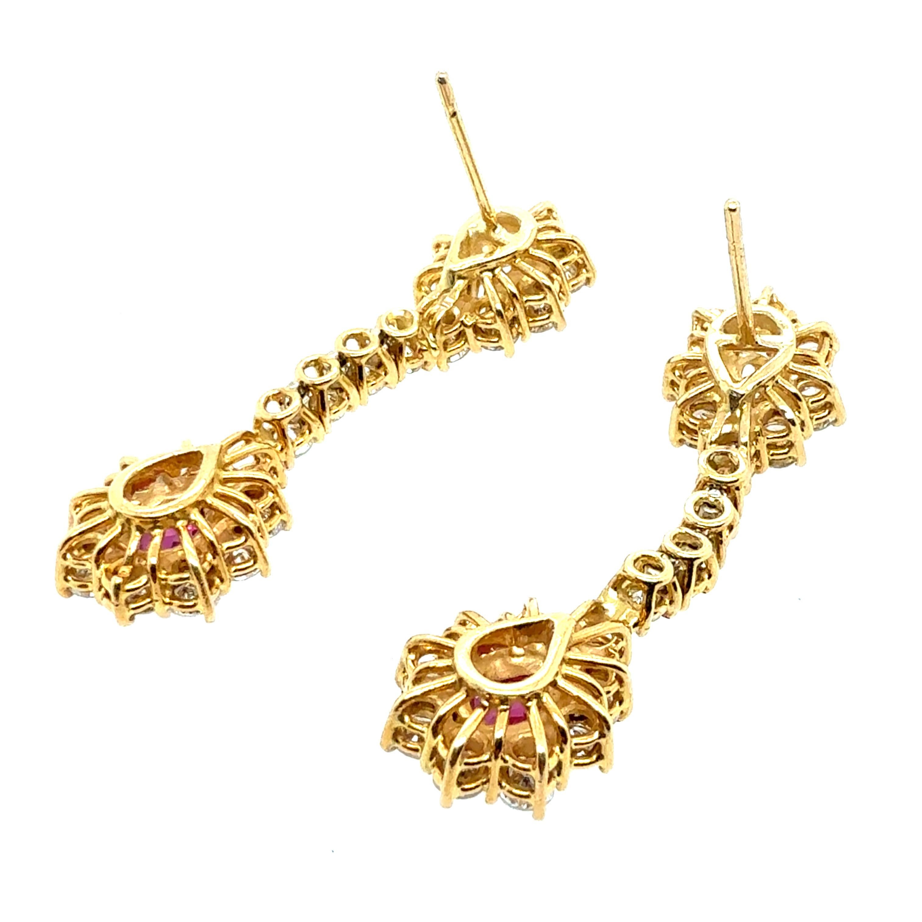 Retro Gold 4.5 Carat Natural Diamond & Thai Ruby Drop Earrings Circa 1975 In condizioni buone in vendita a Los Angeles, CA