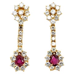 Boucles d'oreilles pendantes en or rétro 4,5 carats diamant naturel et rubis thaï Circa 1975