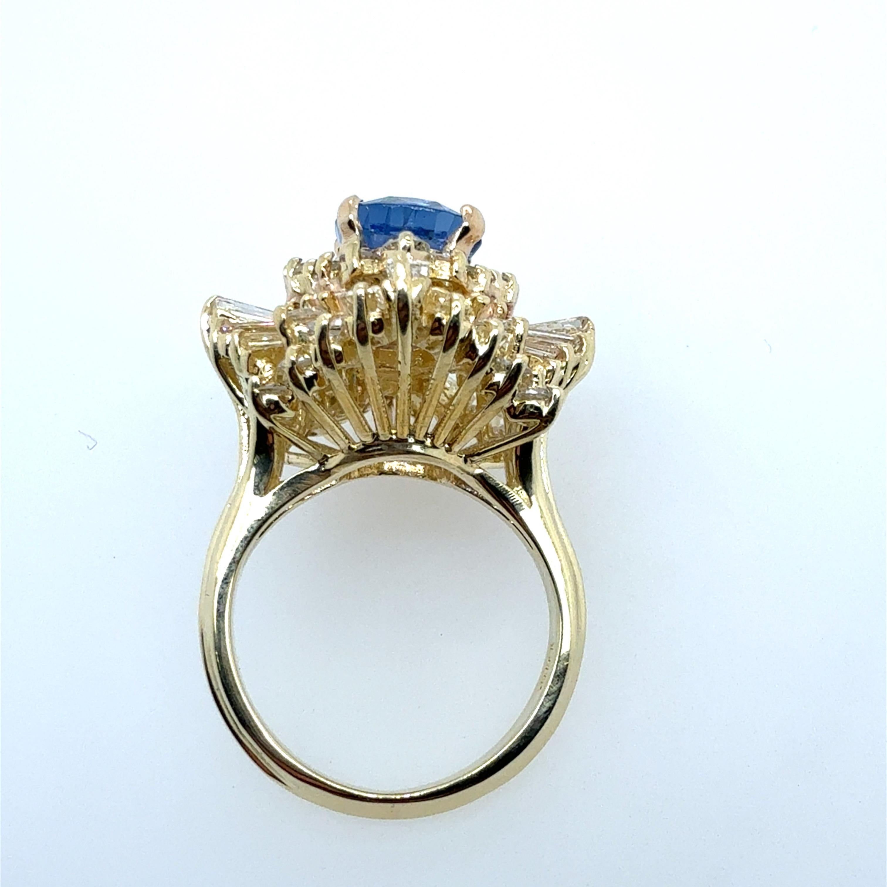 De las mujeres Anillo Bailarina Retro de Oro de 4,75 Quilates de Zafiro Azul Natural y Diamantes Circa 1970 en venta