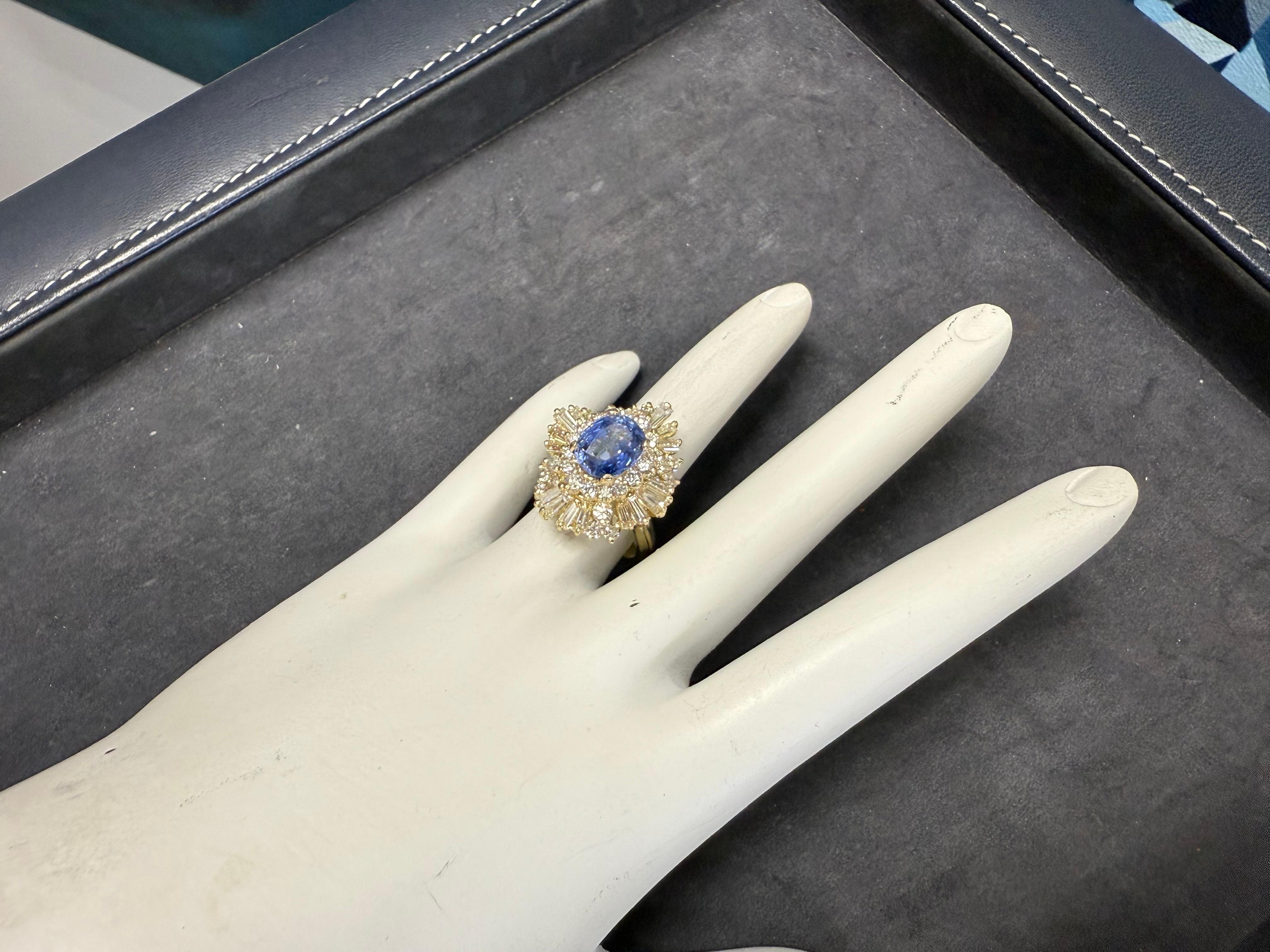 Anillo Bailarina Retro de Oro de 4,75 Quilates de Zafiro Azul Natural y Diamantes Circa 1970 en venta 2