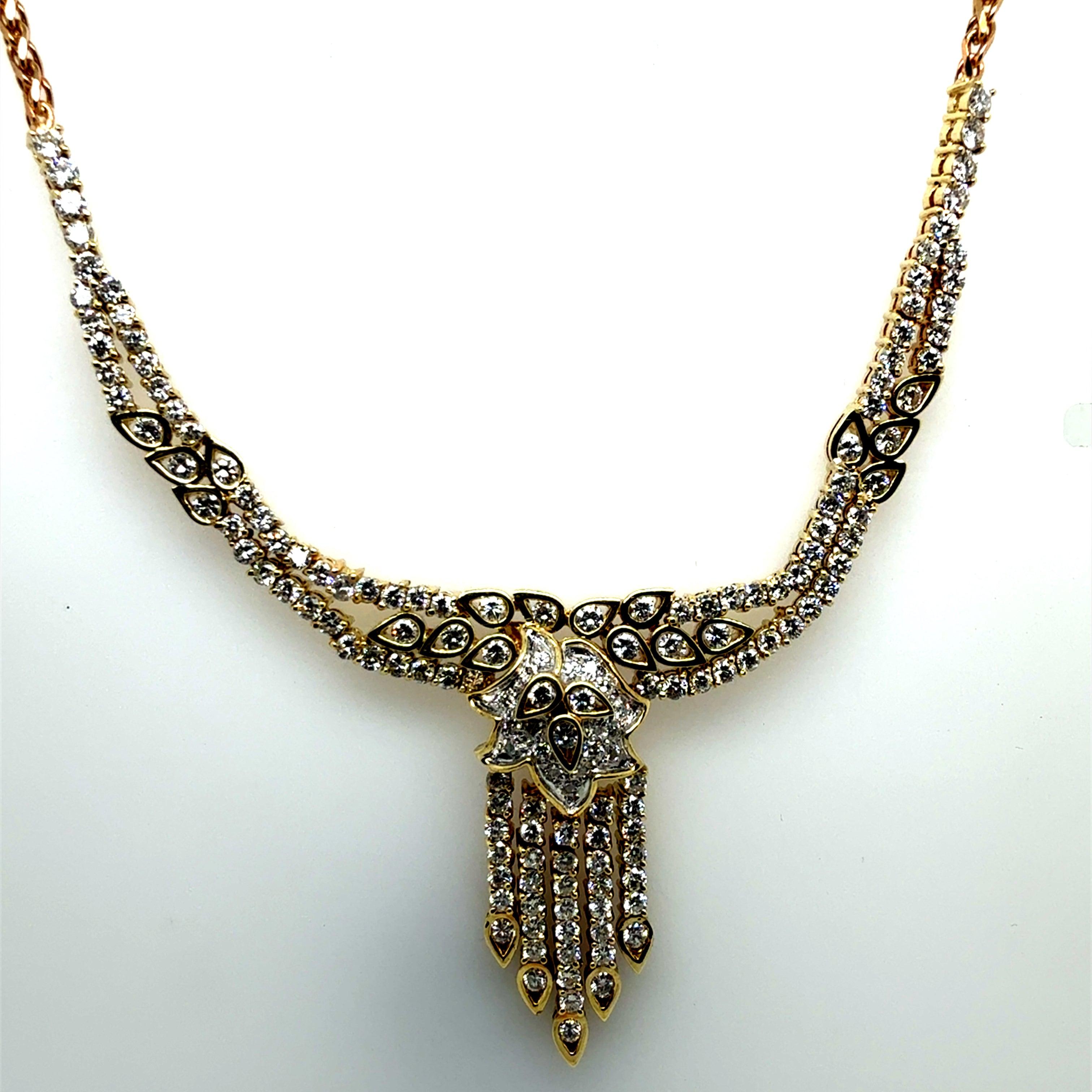 Round Cut Retro Gold 5 Carat Natural Diamond Statement Necklace, Circa 1975 For Sale