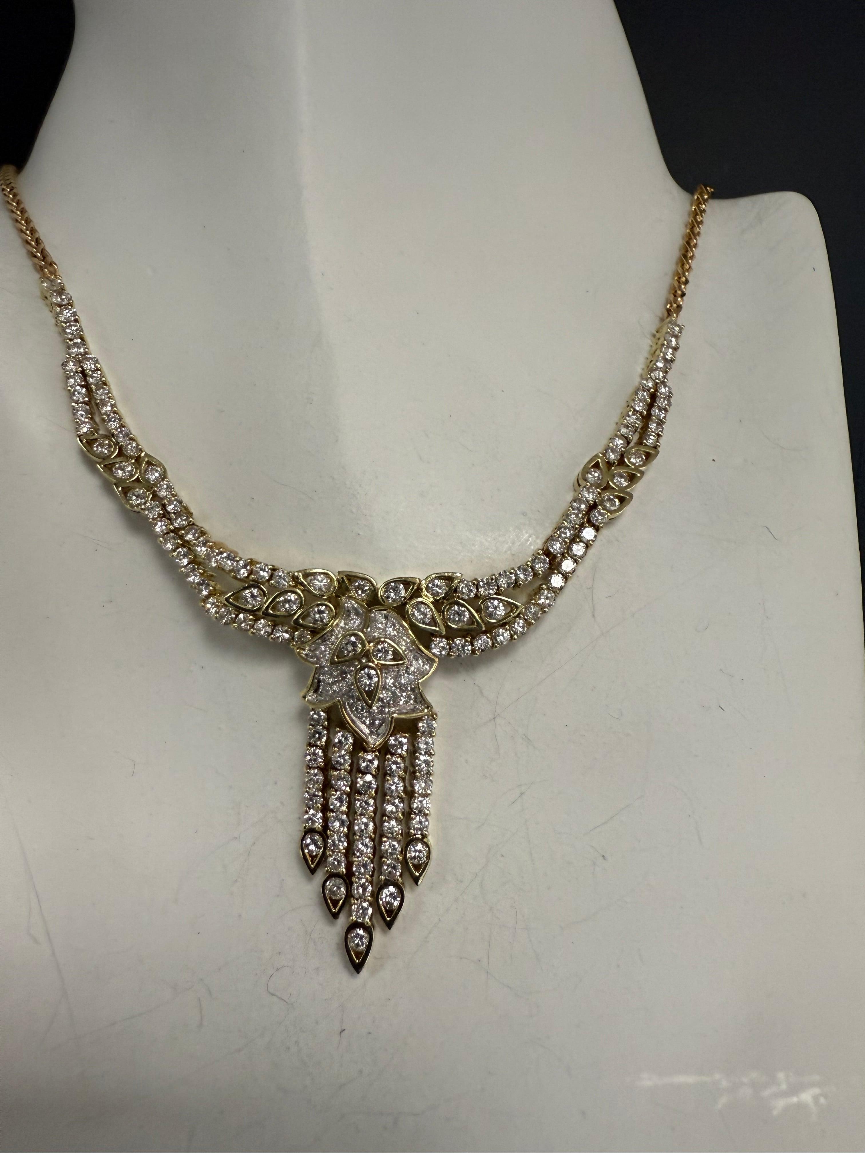 Retro Gold 5 Carat Natural Diamond Statement Necklace, Circa 1975 For Sale 3