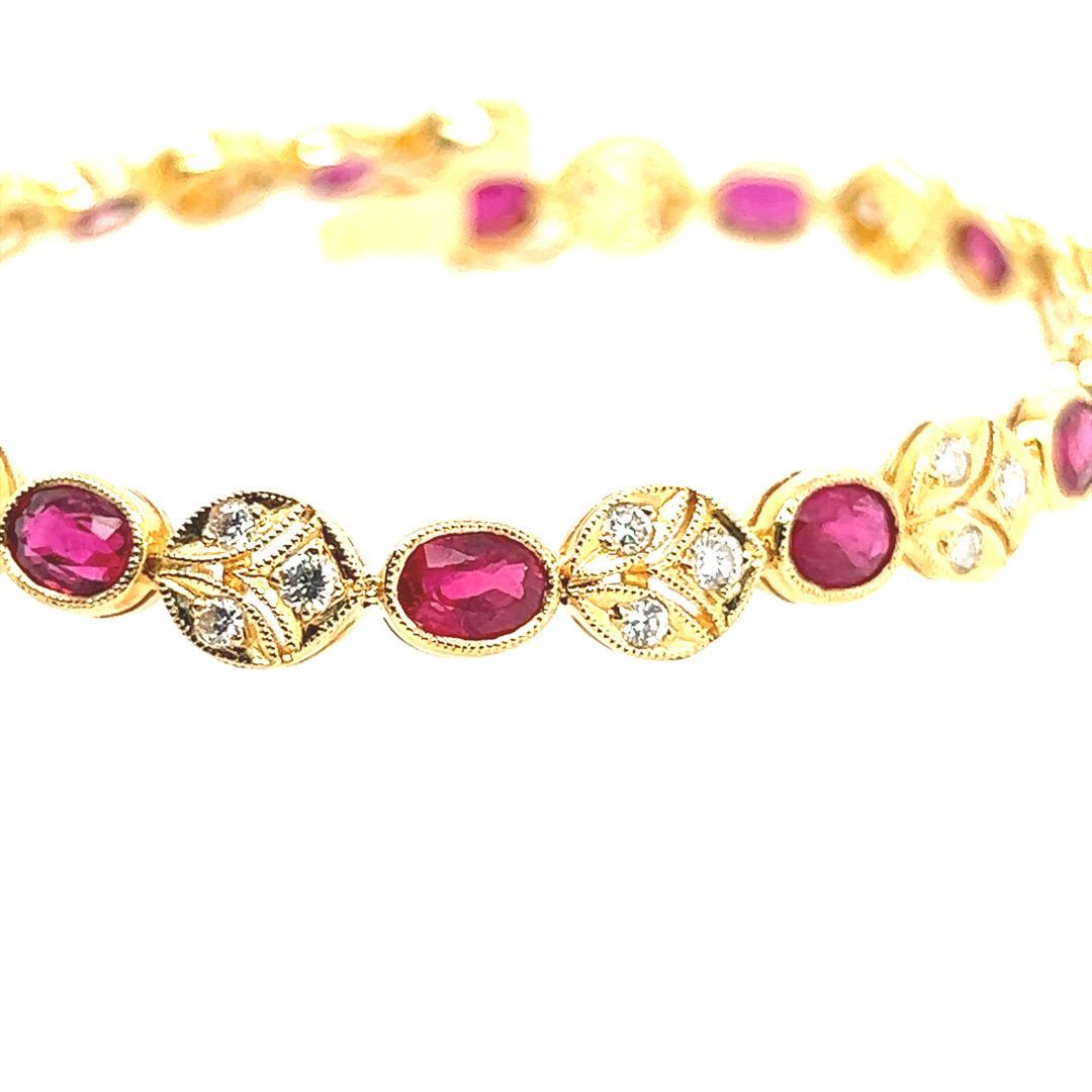 Women's Retro Gold 5.46 Carat Natural Red Oval Ruby & Round Diamond Bracelet Circa 1980 For Sale