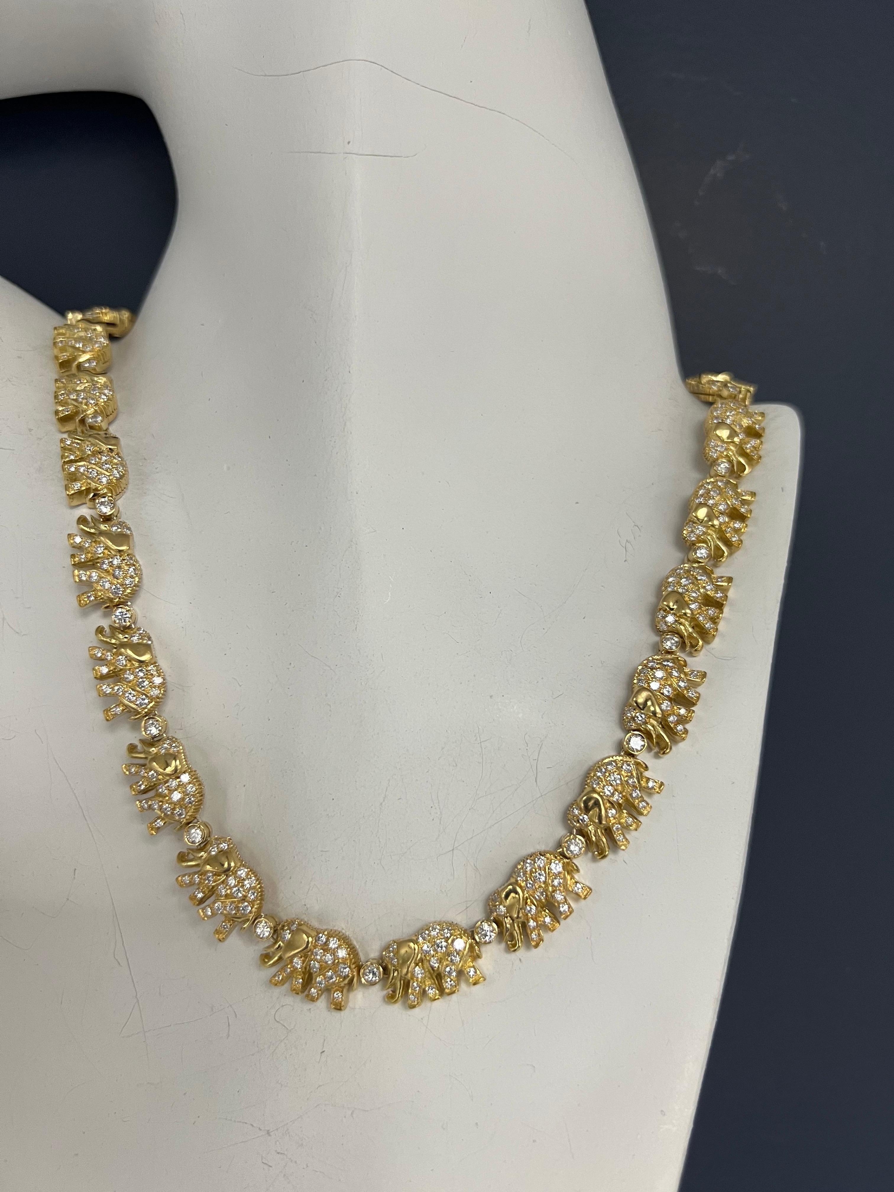 Retro Gold 5,50 Karat Natürlicher Brillant Farbloser Diamant Elefanten Halskette 1990 (Rundschliff) im Angebot