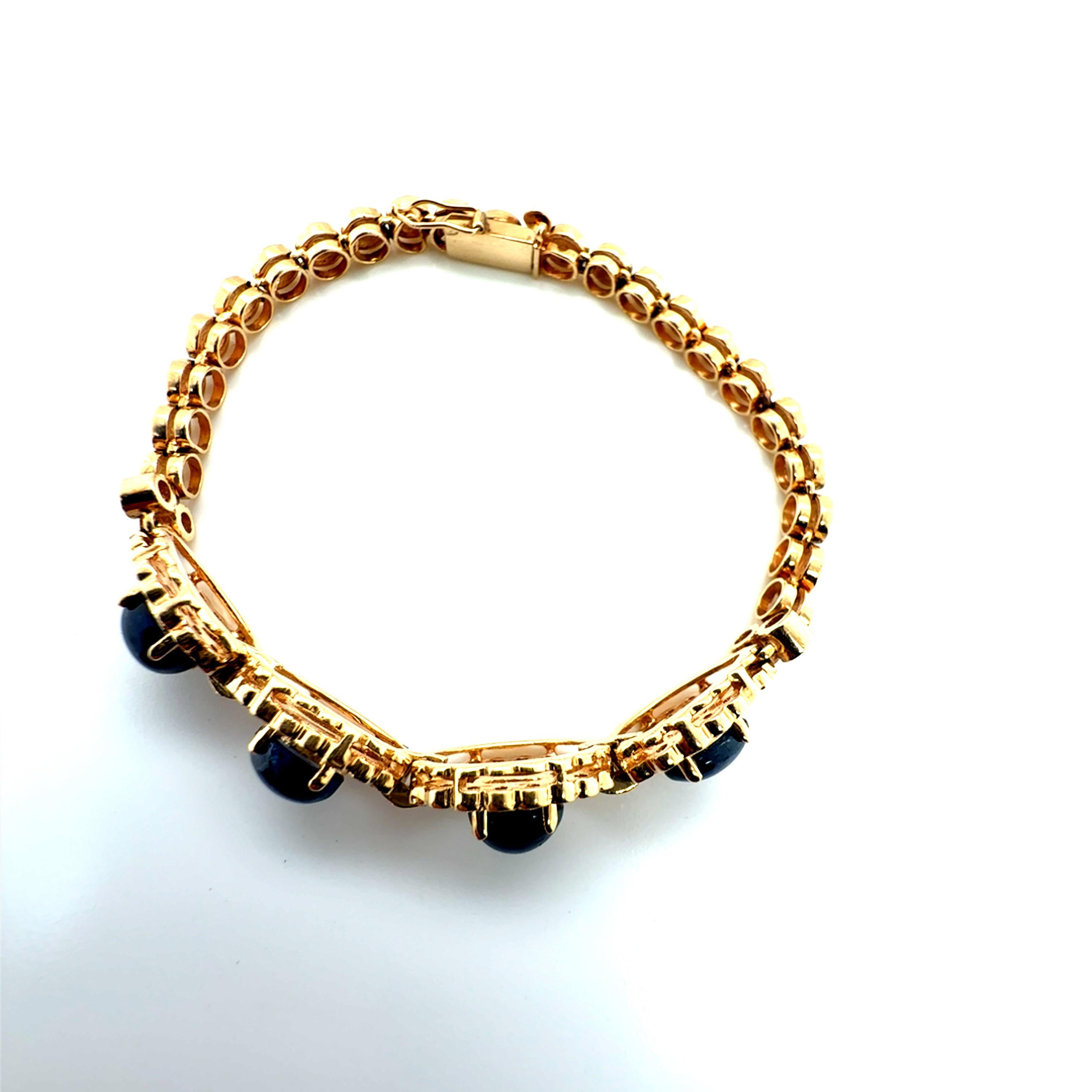 Bracciale Retro in oro con diamanti naturali e zaffiri blu da 6 carati CIRCA 1980 in vendita 1